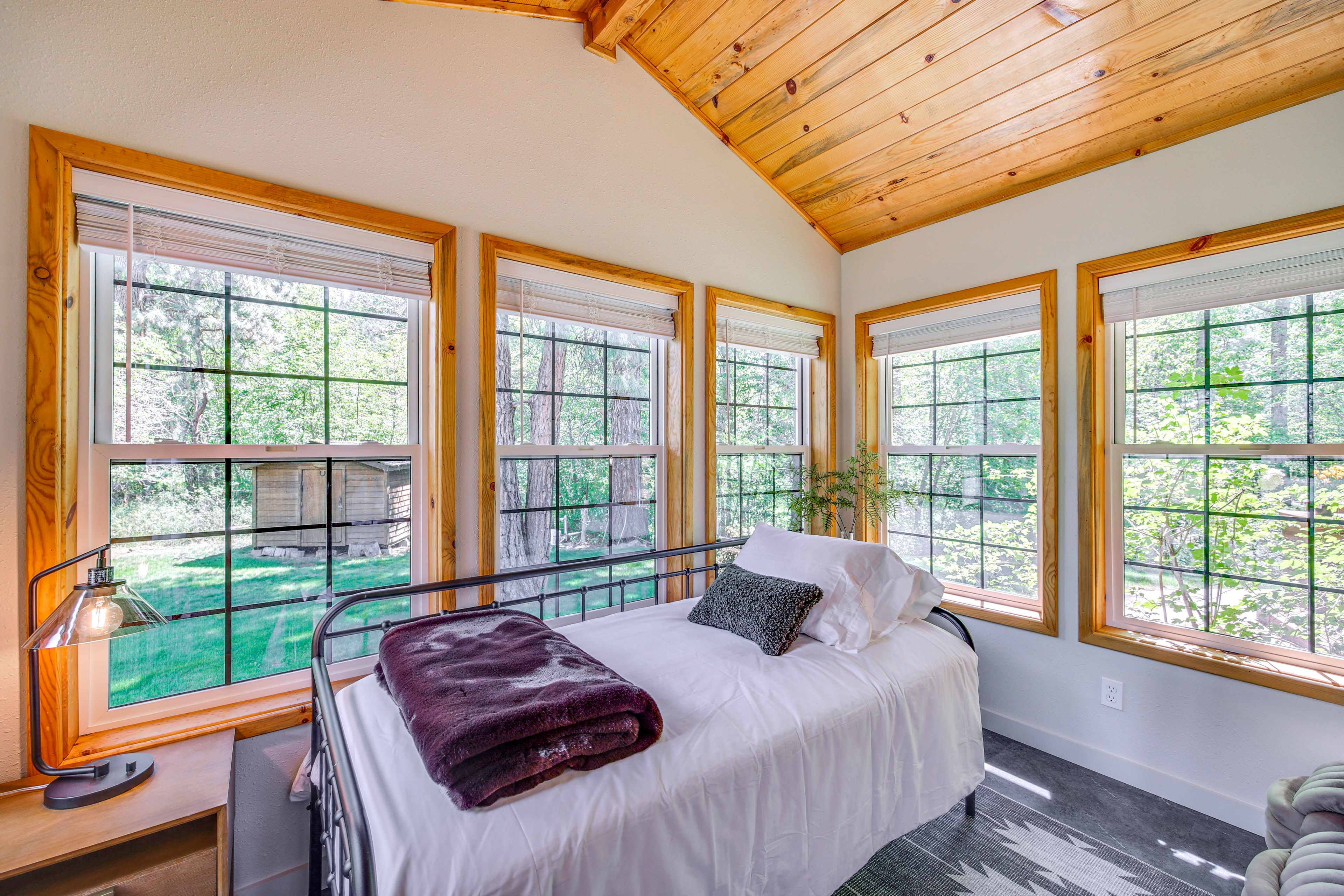 Bedroom 4 (Sunroom) | Twin Daybed | 1st Floor