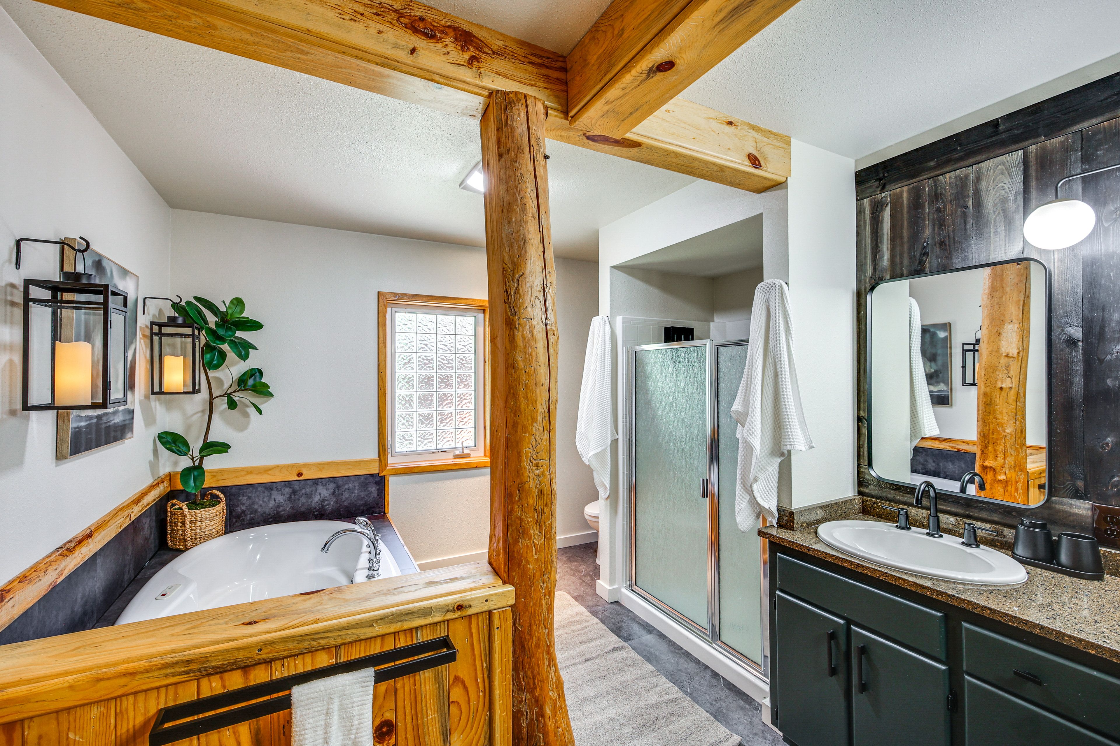 En-Suite Bathroom | Double Sinks | 1st Floor