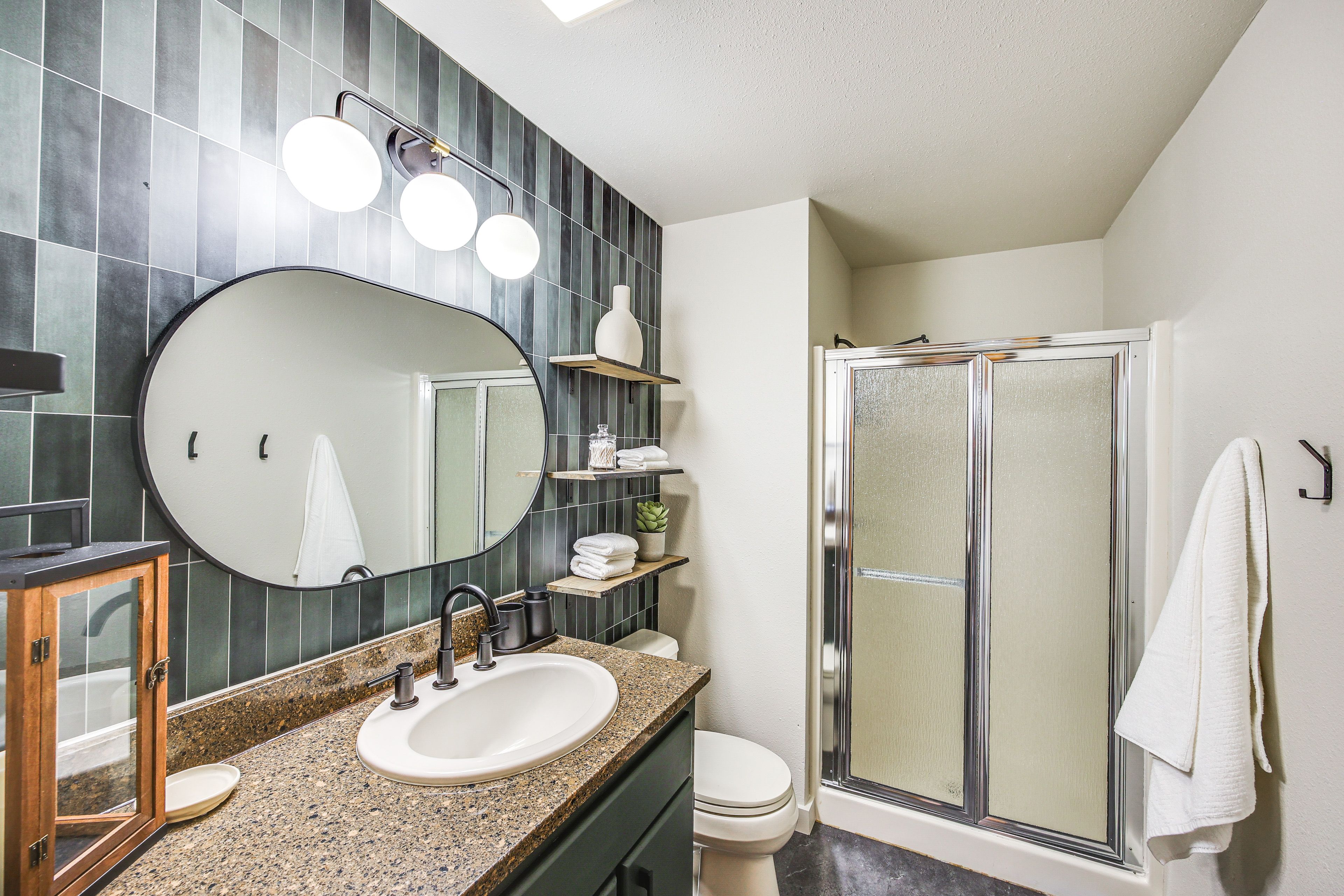 Full Bathroom | Towels Provided | 1st Floor