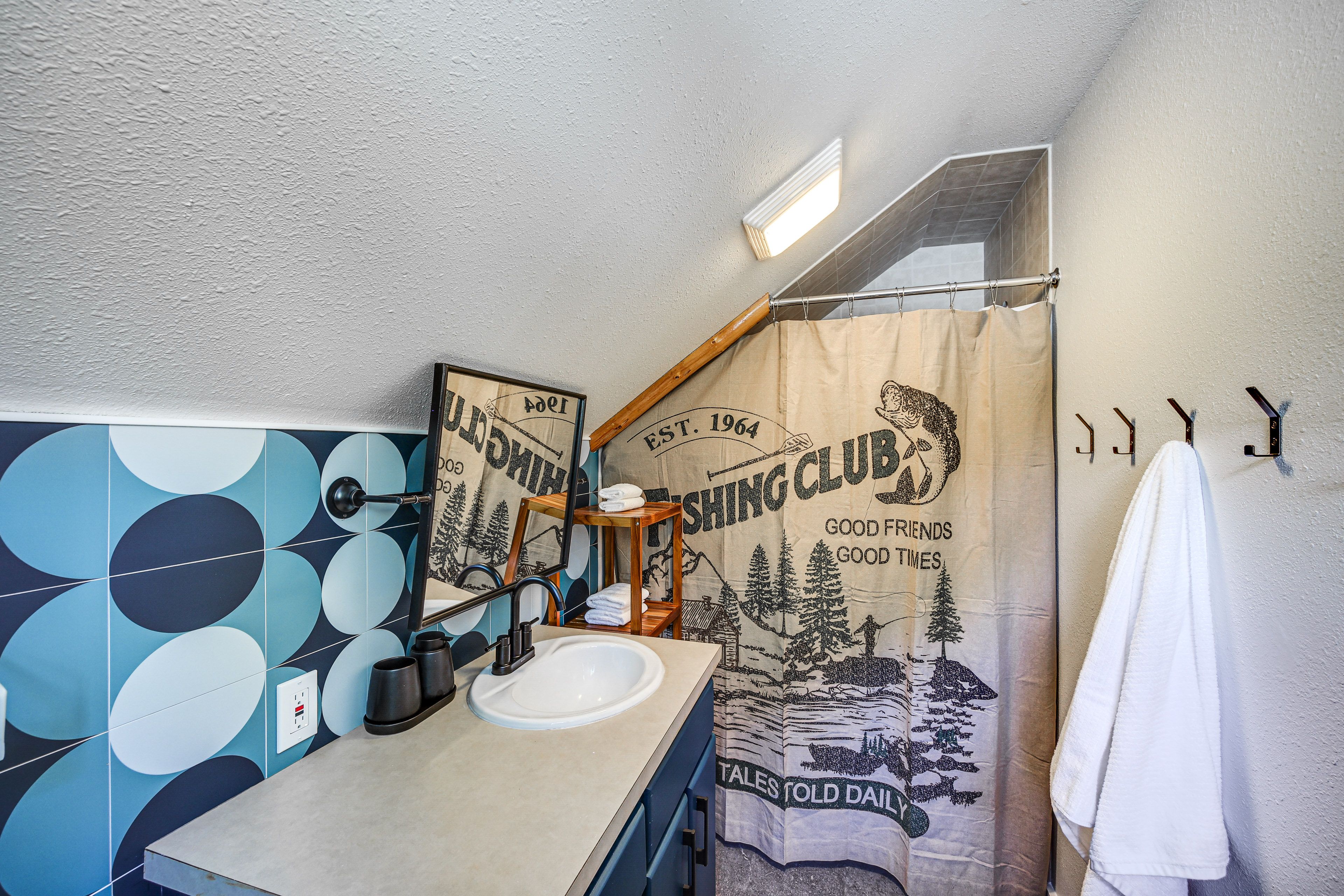 Full Bathroom | 2nd Floor