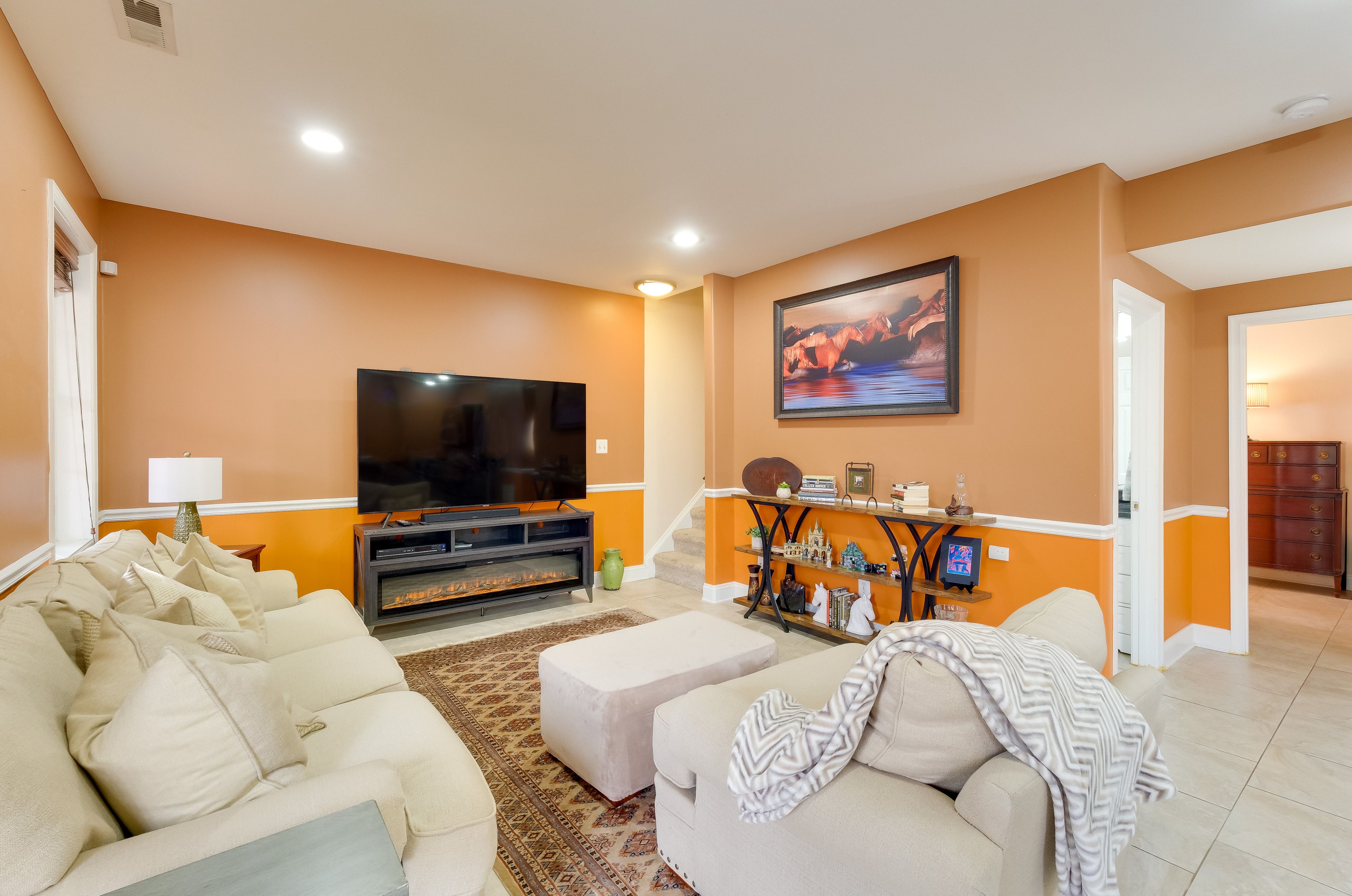 Living Room | Smart TV | Free WiFi | Electric Fireplace
