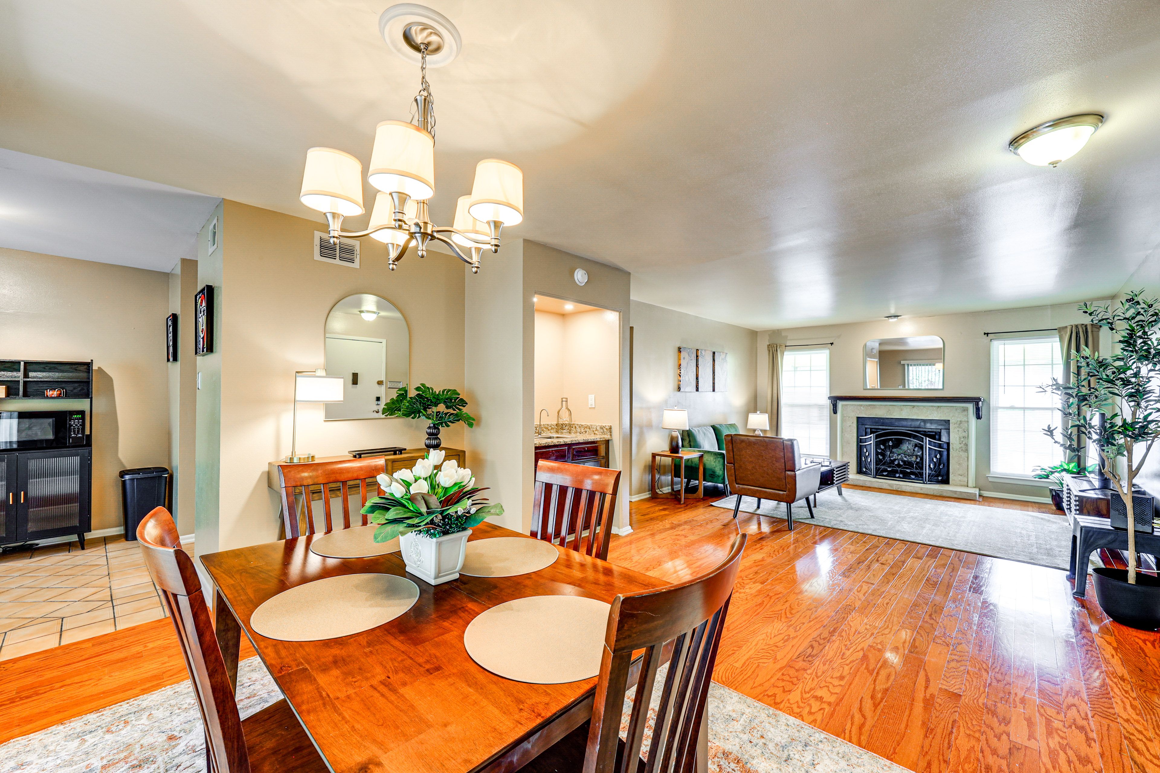 Dining Area | Dishware & Flatware