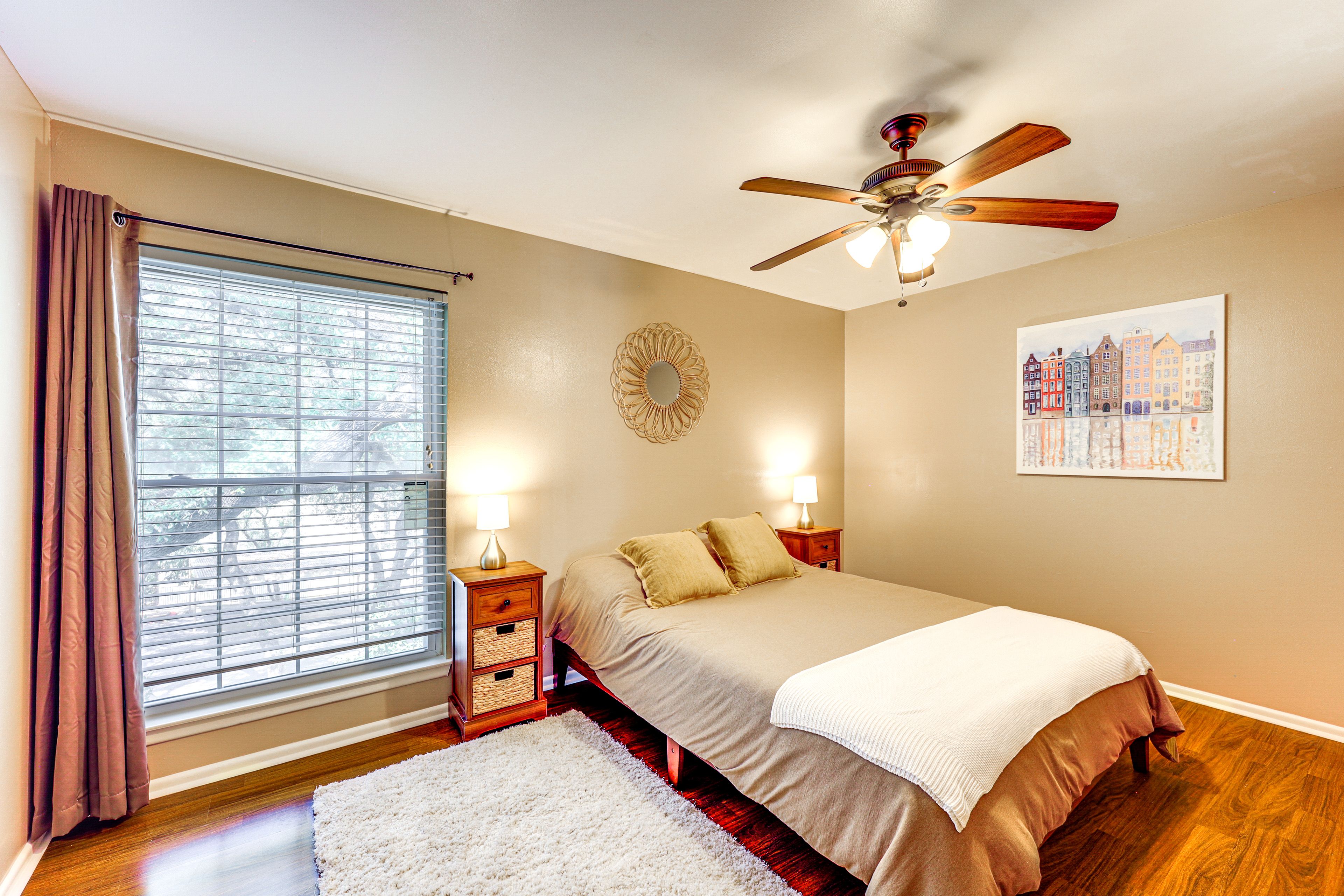 Bedroom 2 | Queen Bed | Linens