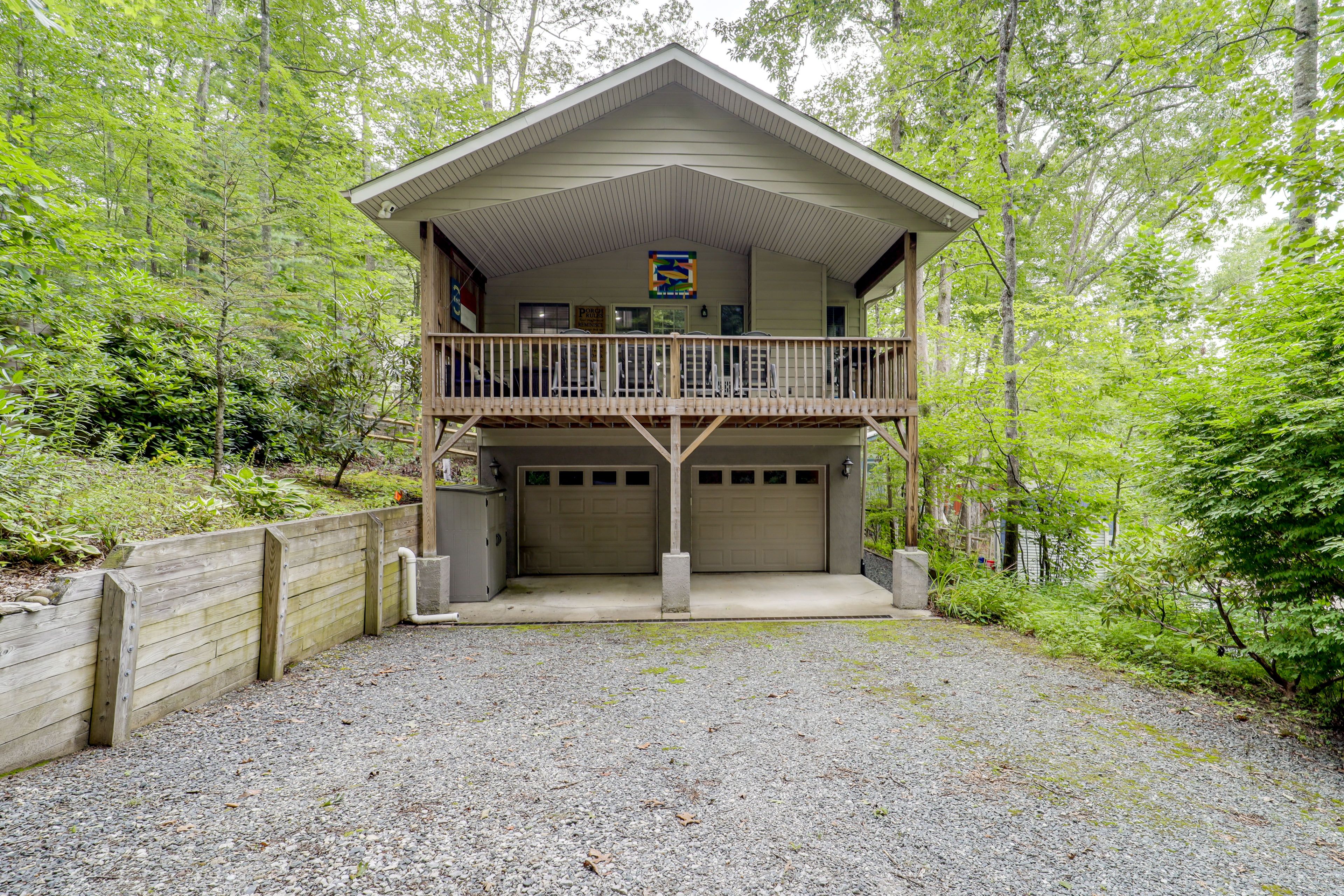 Exterior | Driveway (4 Vehicles)