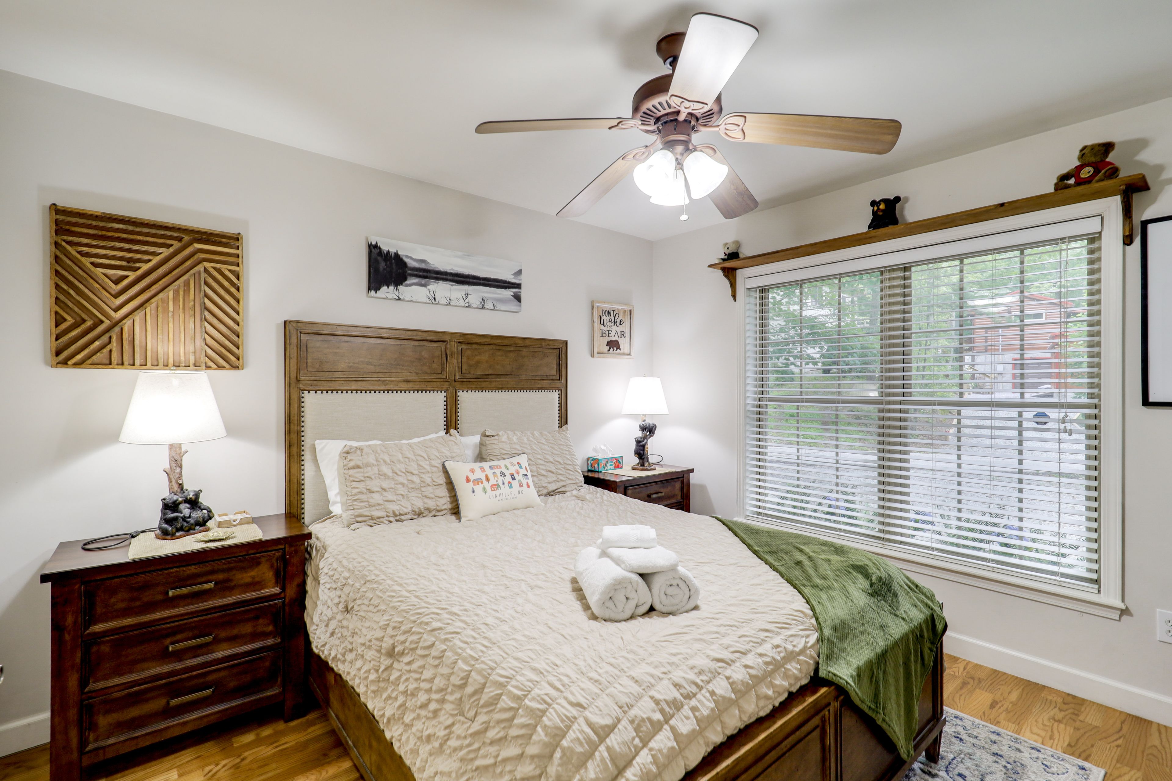 Bedroom 2 | Queen Bed | Main Floor