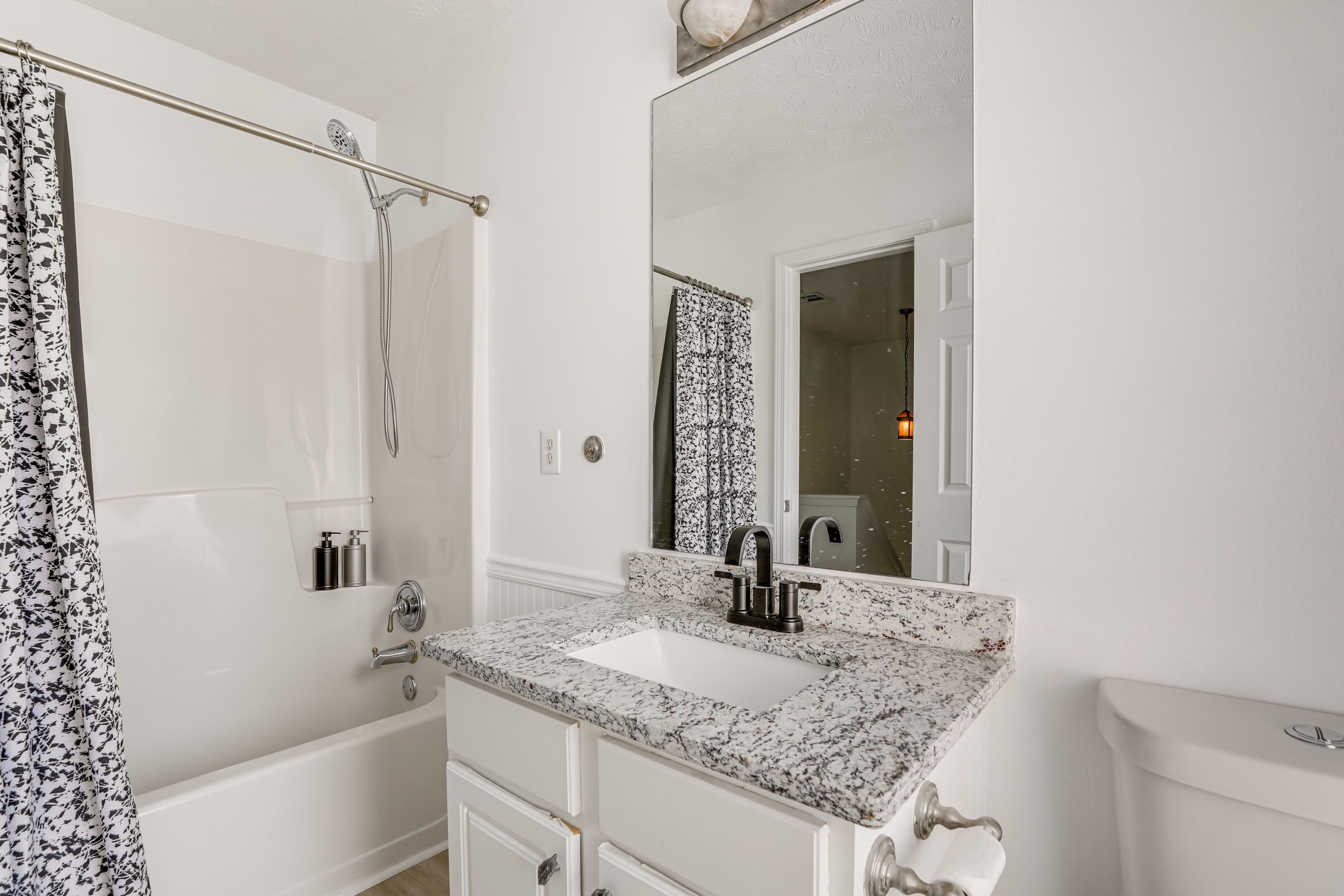 Full Bathroom | 2nd Floor