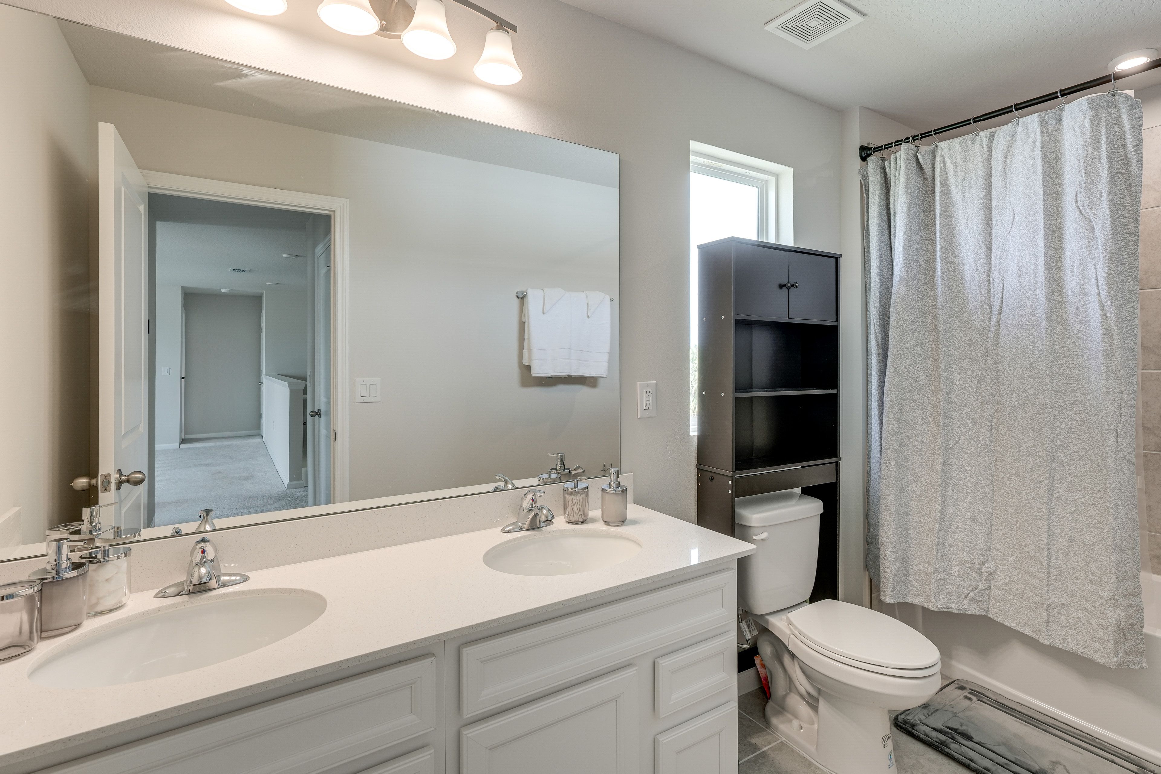 Full Bathroom | 2nd Floor