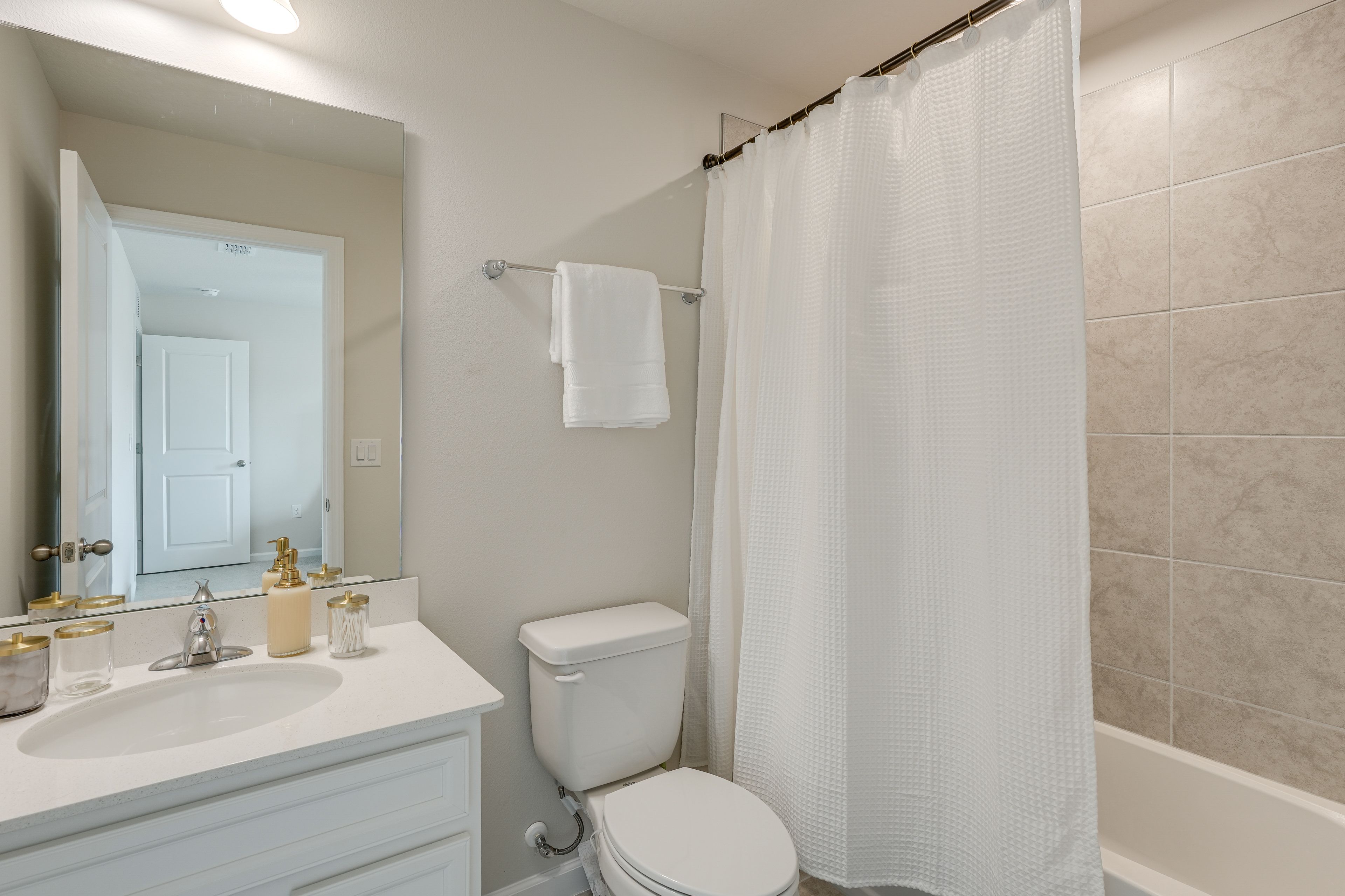 Full Bathroom | 2nd Floor