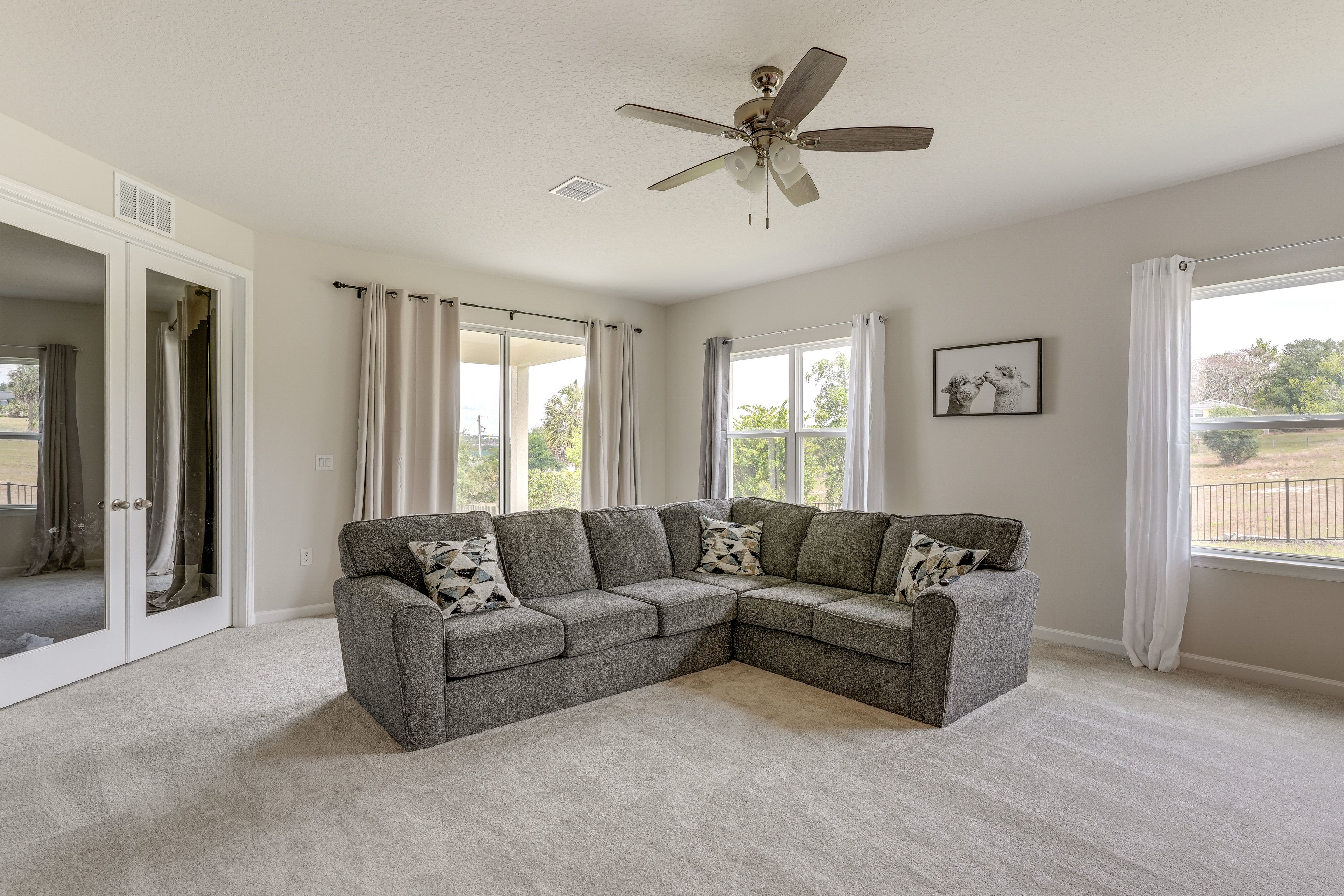 Living Room | 1st Floor | Flat-Screen TV | Central Heating & A/C | Free WiFi