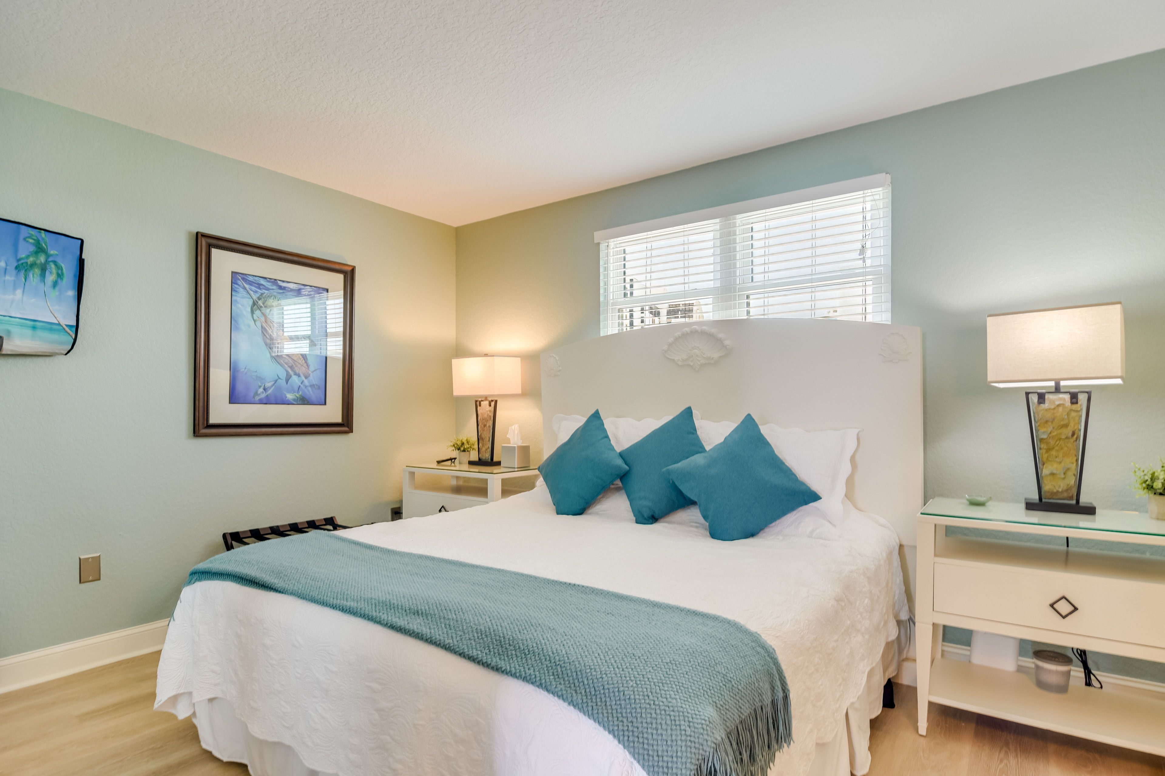 Bedroom 1 | King Bed