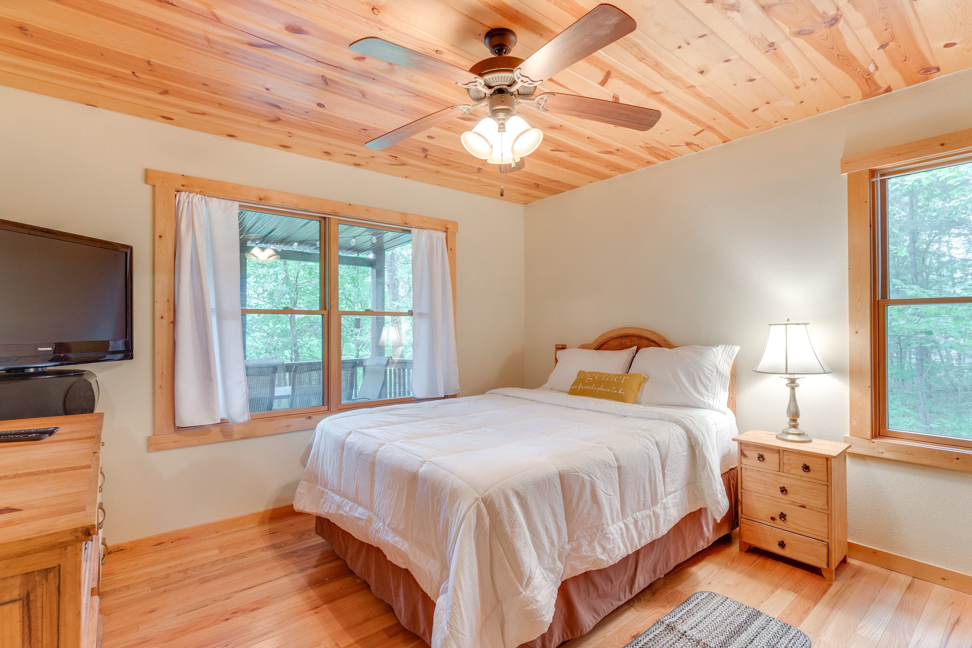 Bedroom 1 | Queen Bed | Main Level