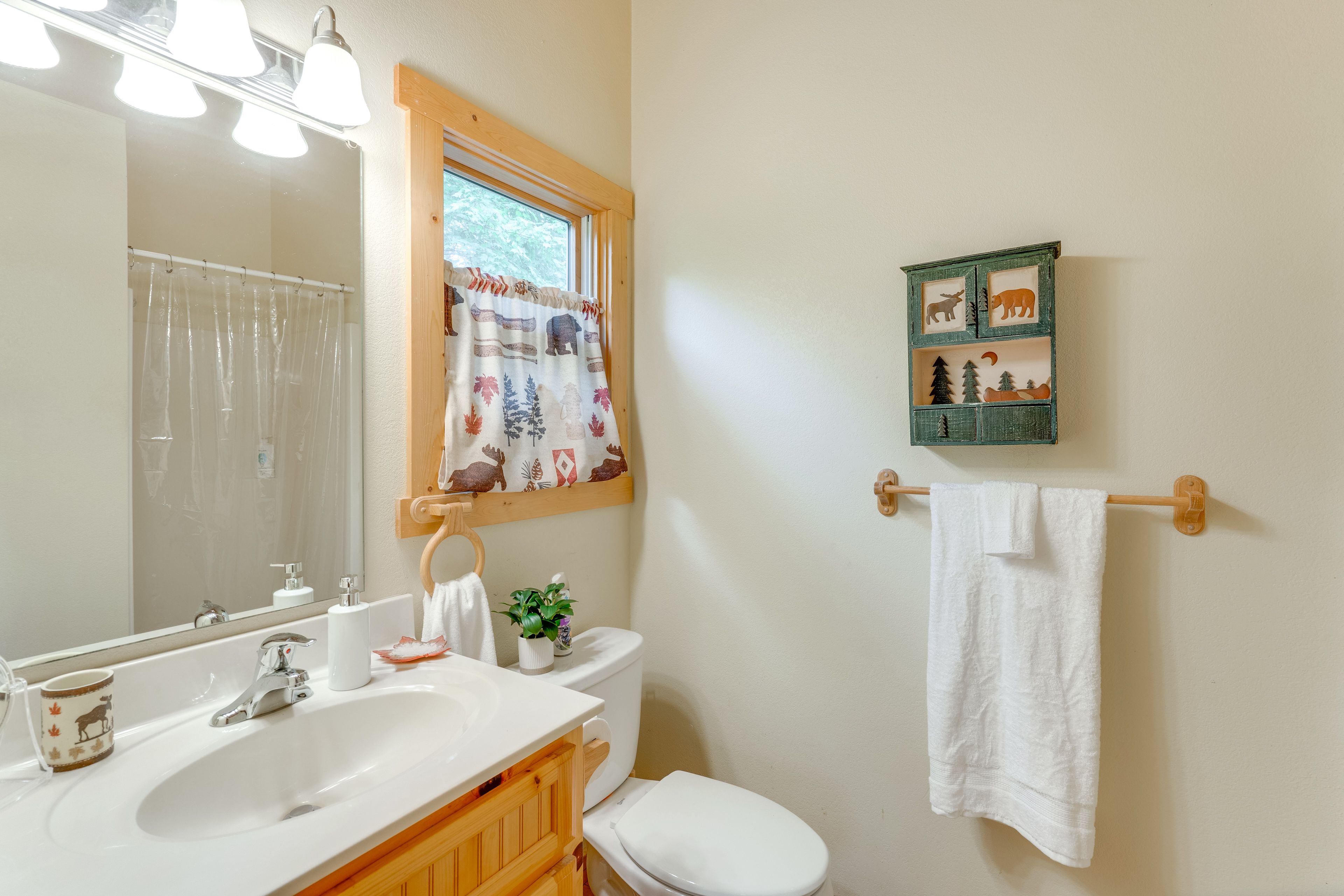 En-Suite Bathroom | Upper Level