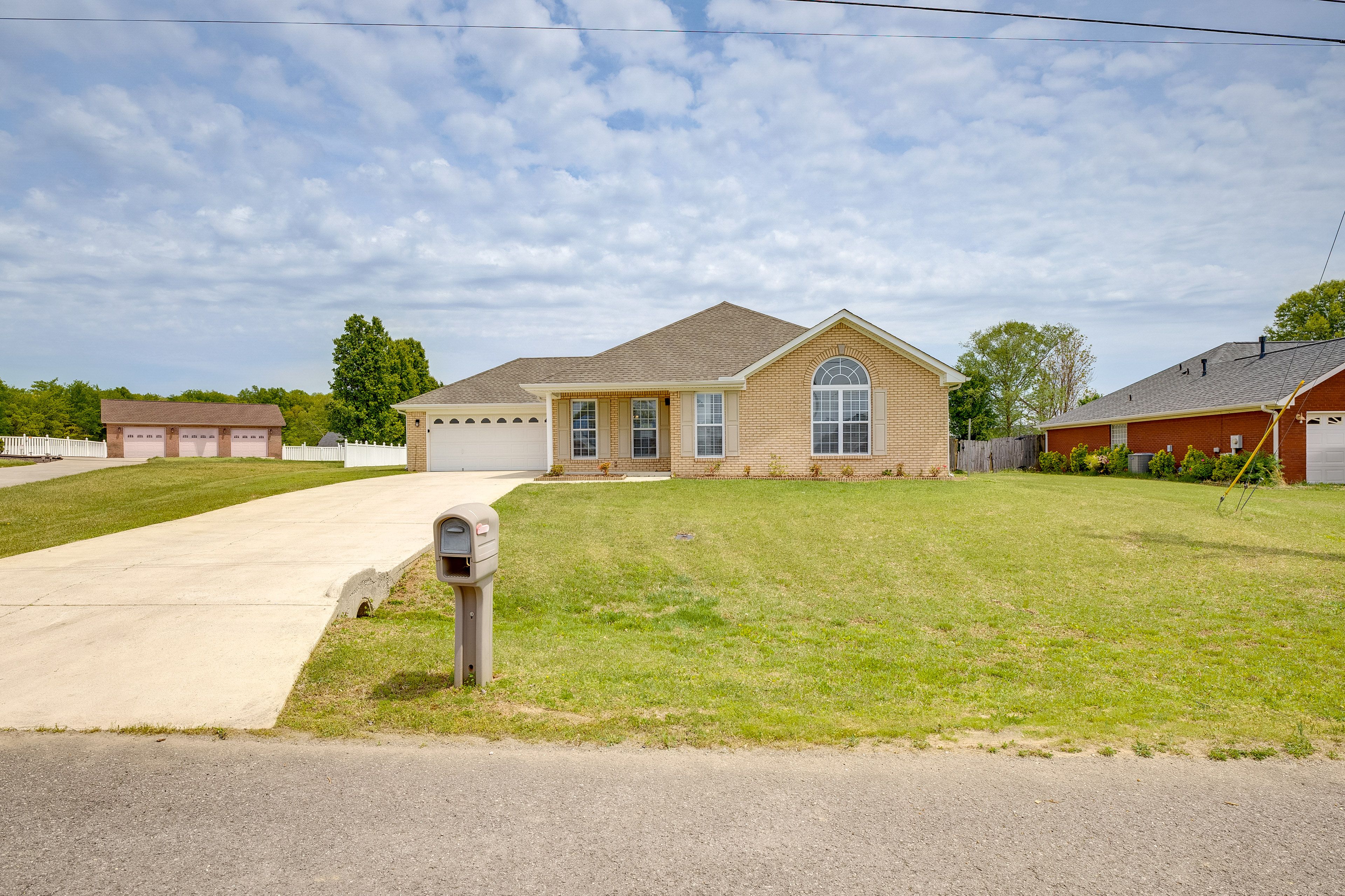 Parking | Garage (2 Vehicles) | Driveway (2 Vehicles) | RV/Trailer