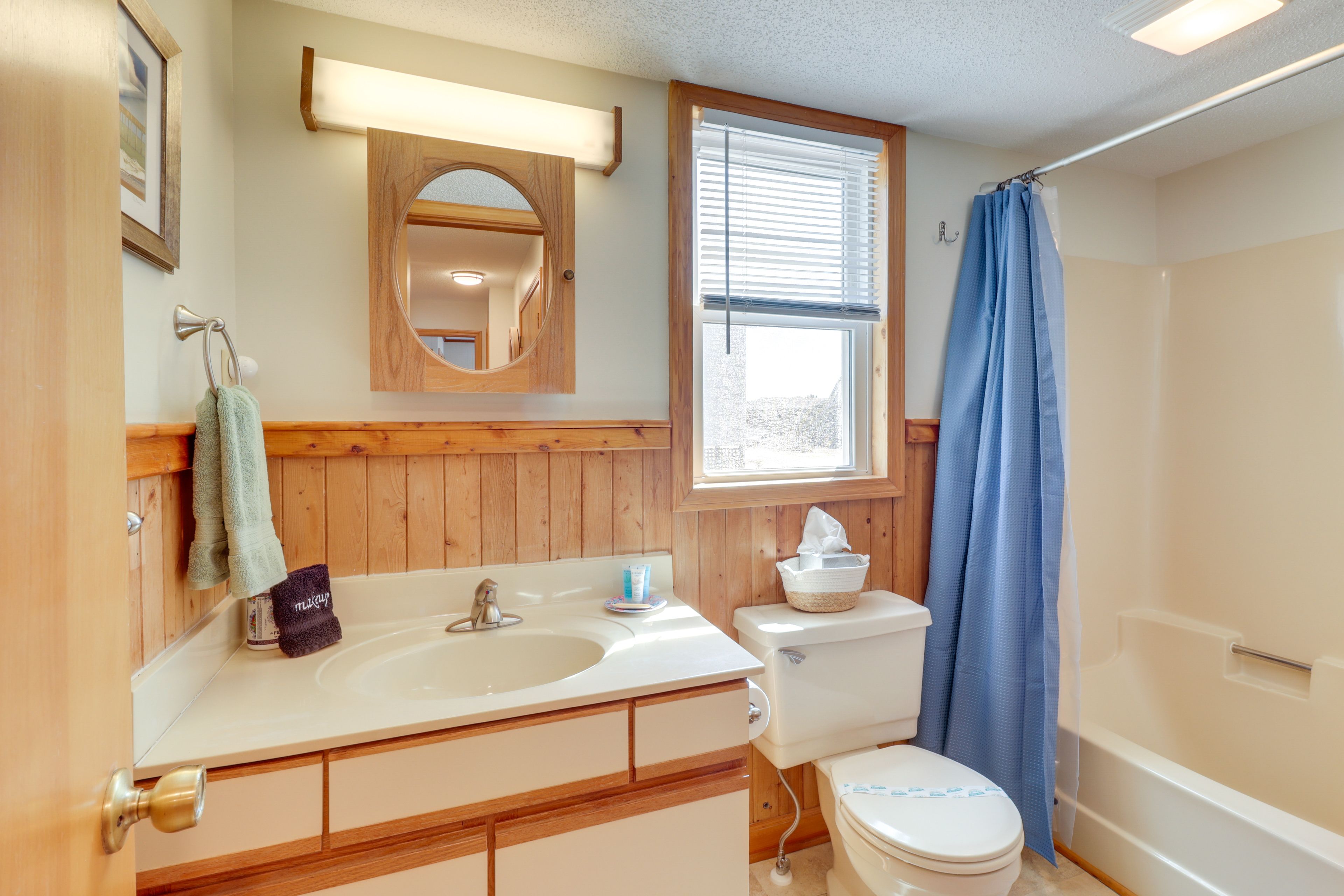 Full Bathroom | 1st Floor