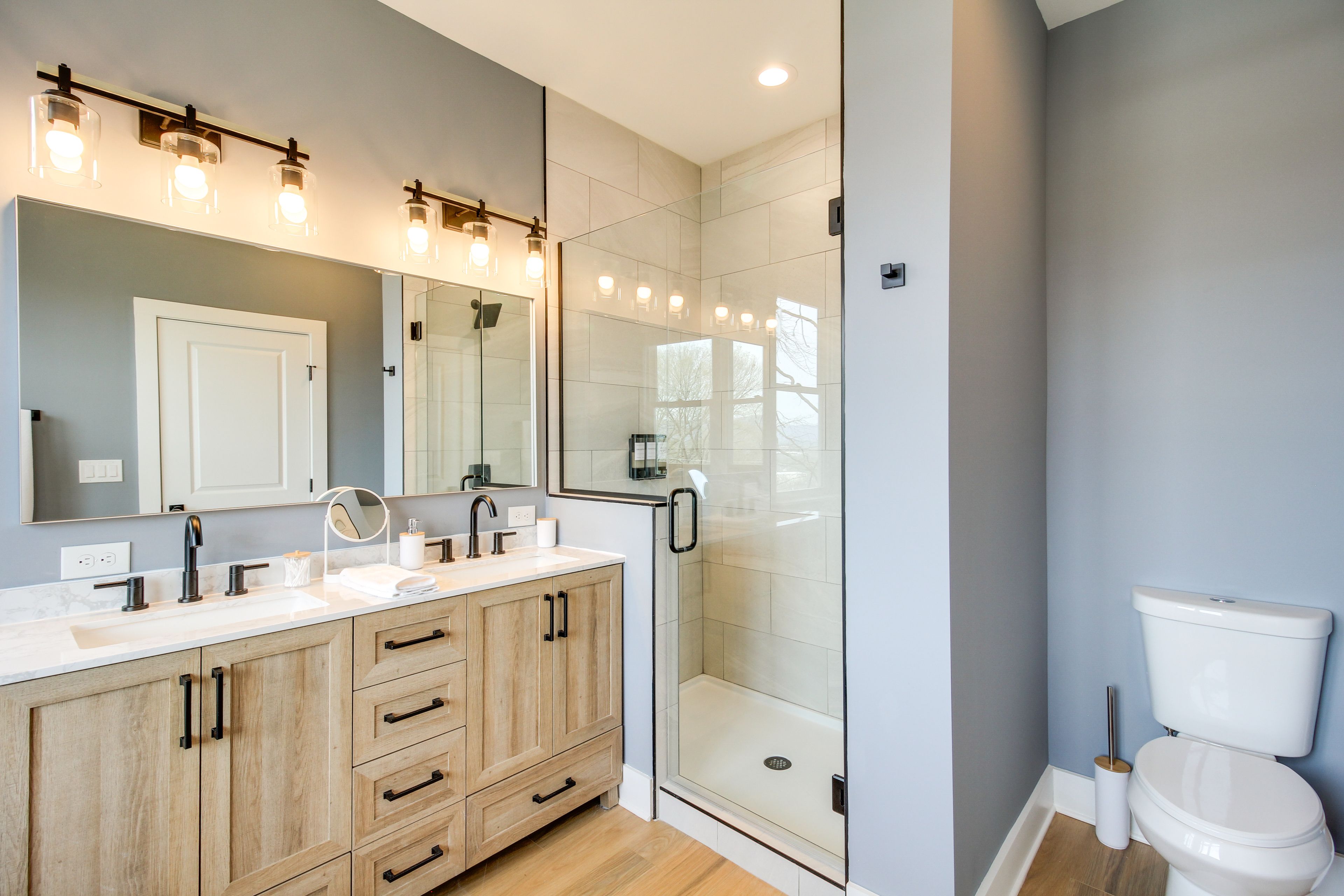 Full Bathroom | 2nd Floor