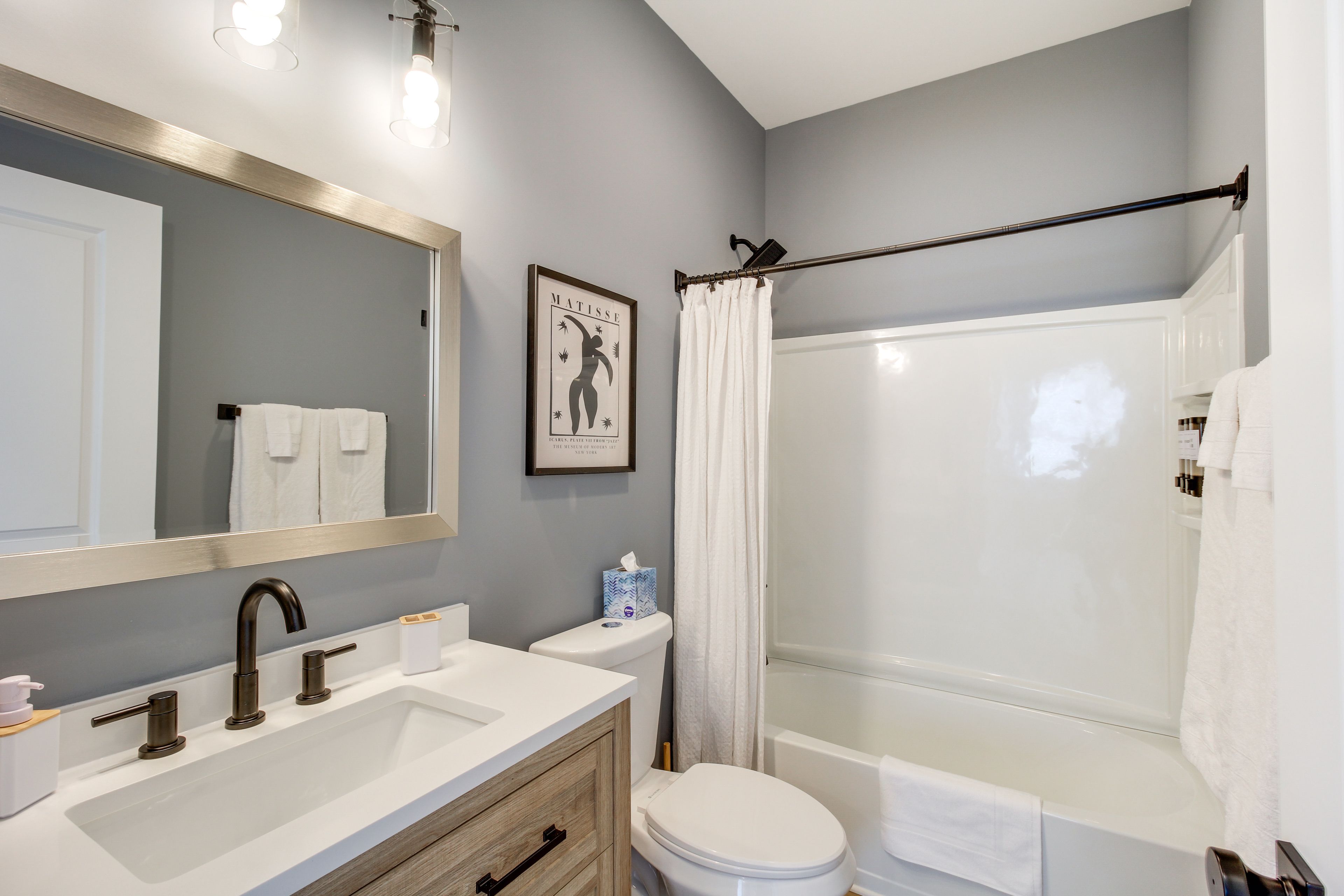 Full Bathroom | 2nd Floor