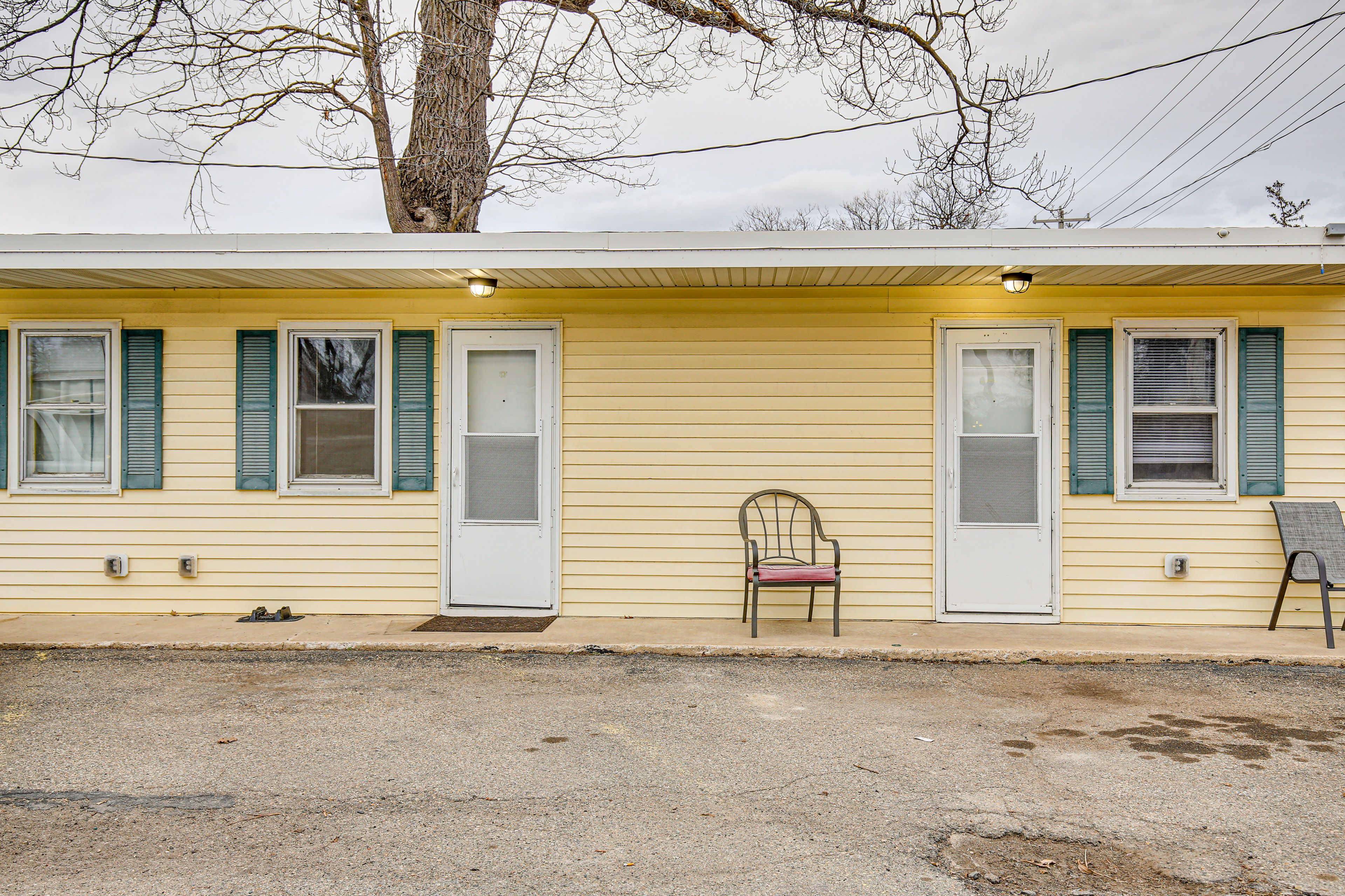 Exterior | Lake Mills Hotel