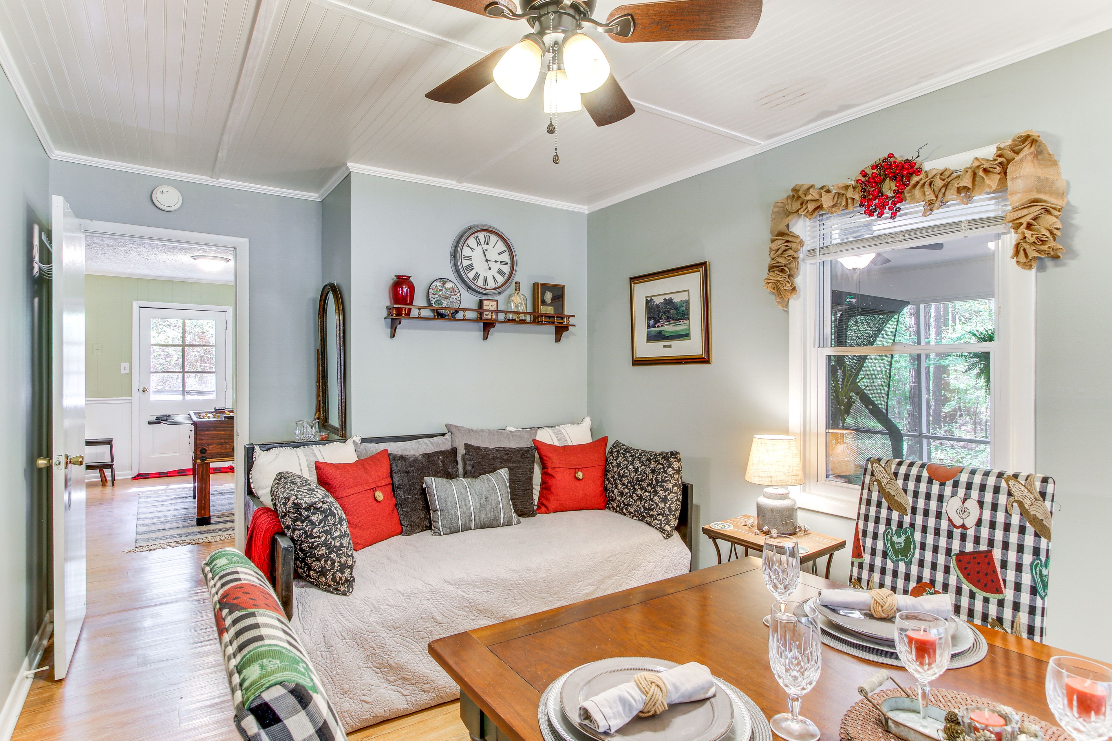 Dining Room | Twin Daybed | Dishware & Flatware