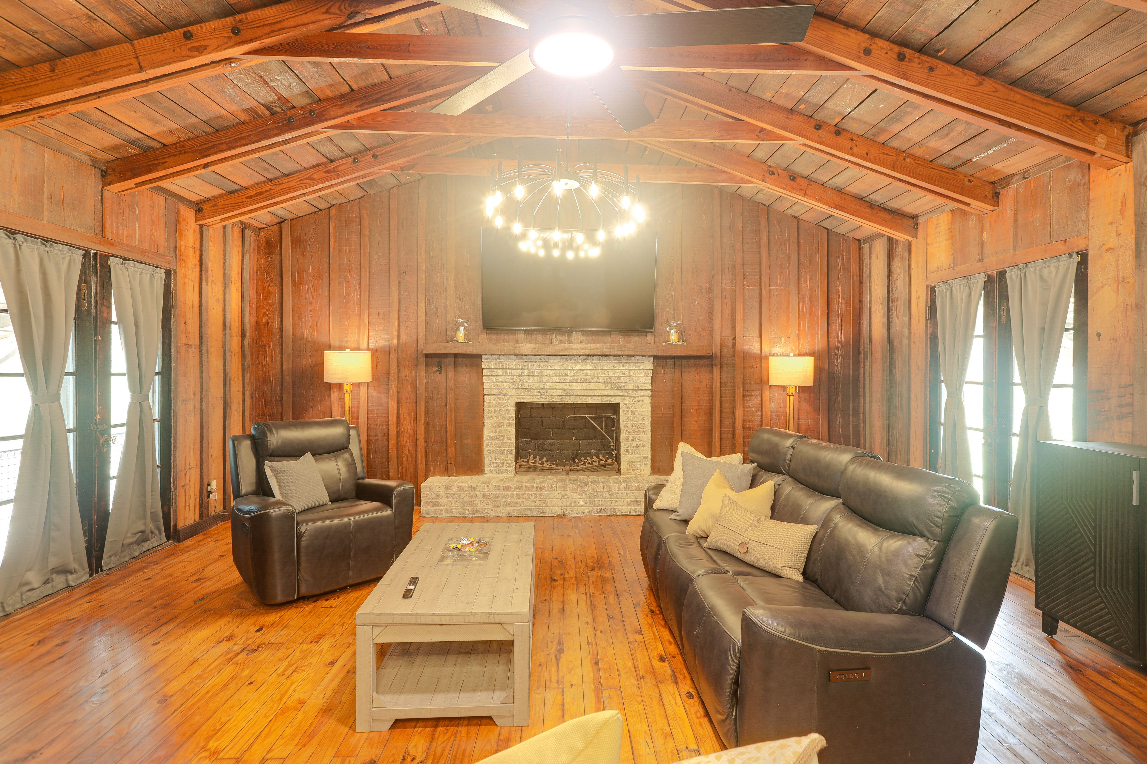 Living Room | Free WiFi | Smart TV