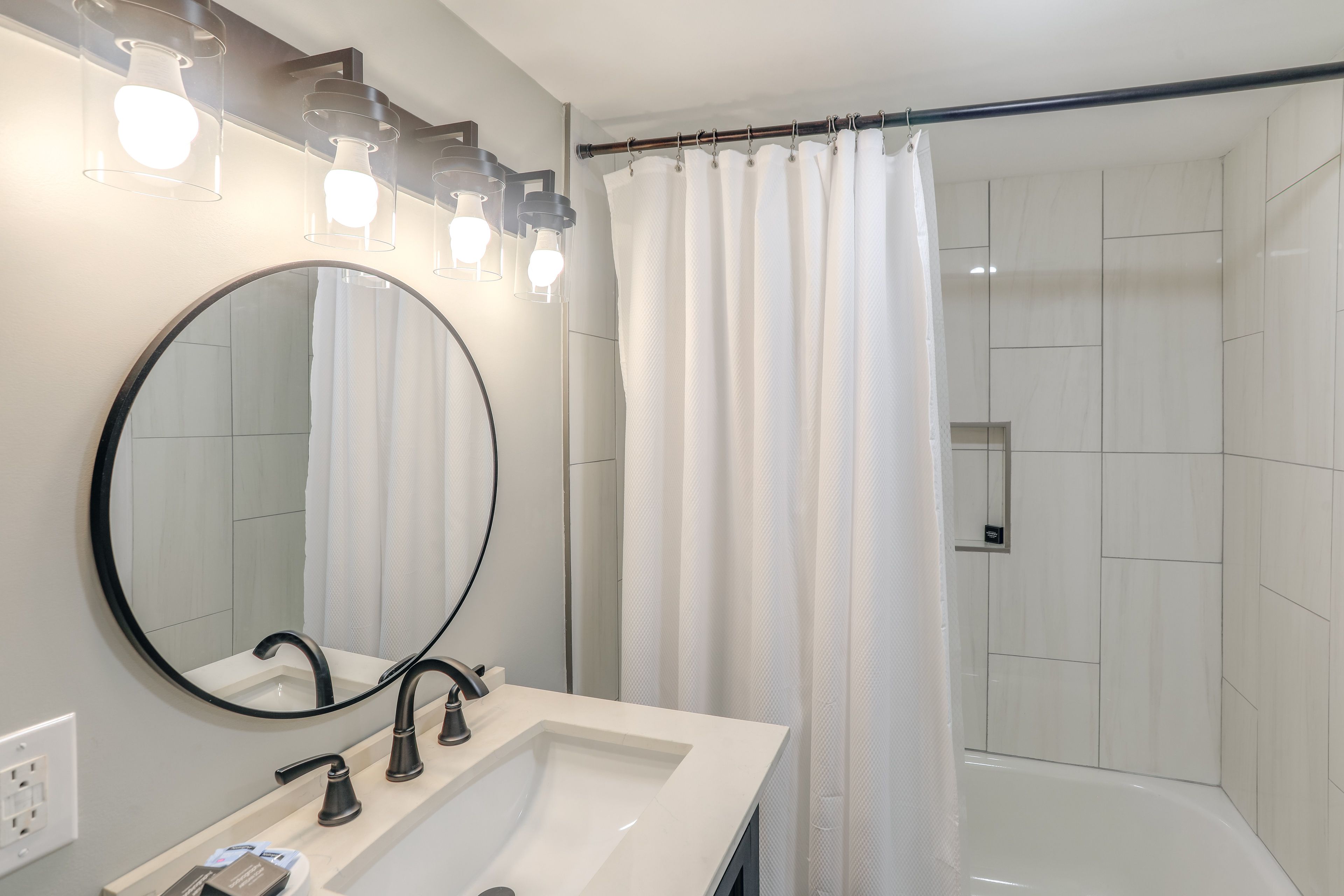 Full Bathroom | Hair Dryer