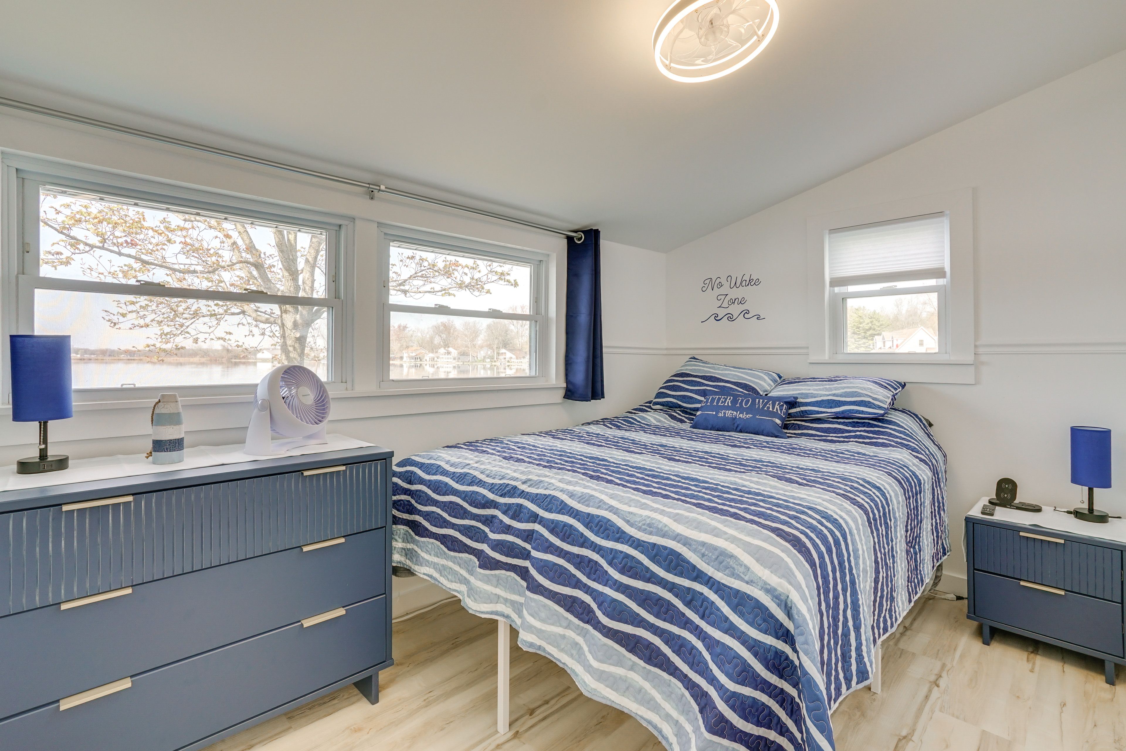 Bedroom | Queen Bed