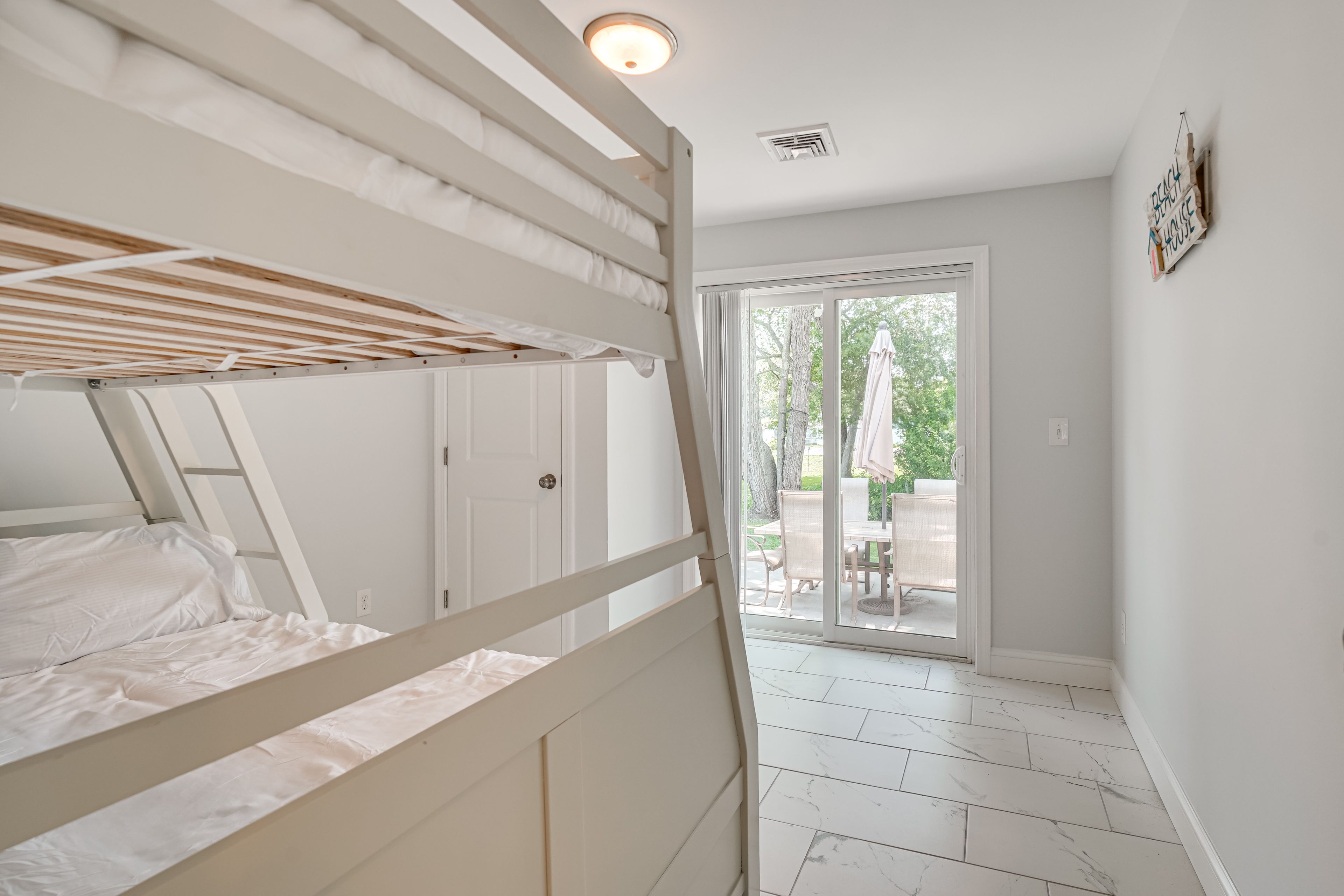 Bedroom 2 | Twin/Full Bunk Bed w/ Twin Trundle