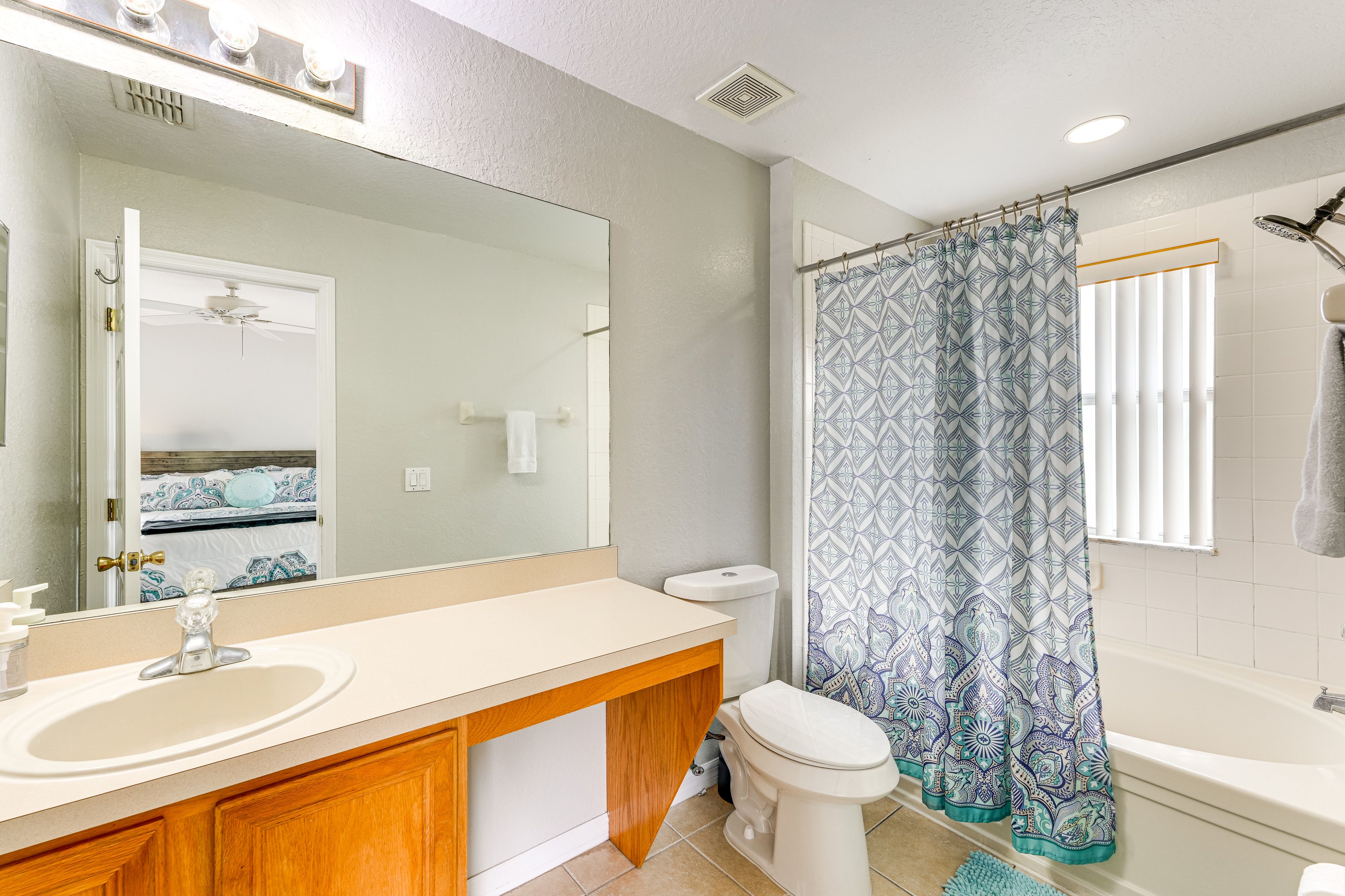 En-Suite Bathroom | 2nd Floor | Towels Provided