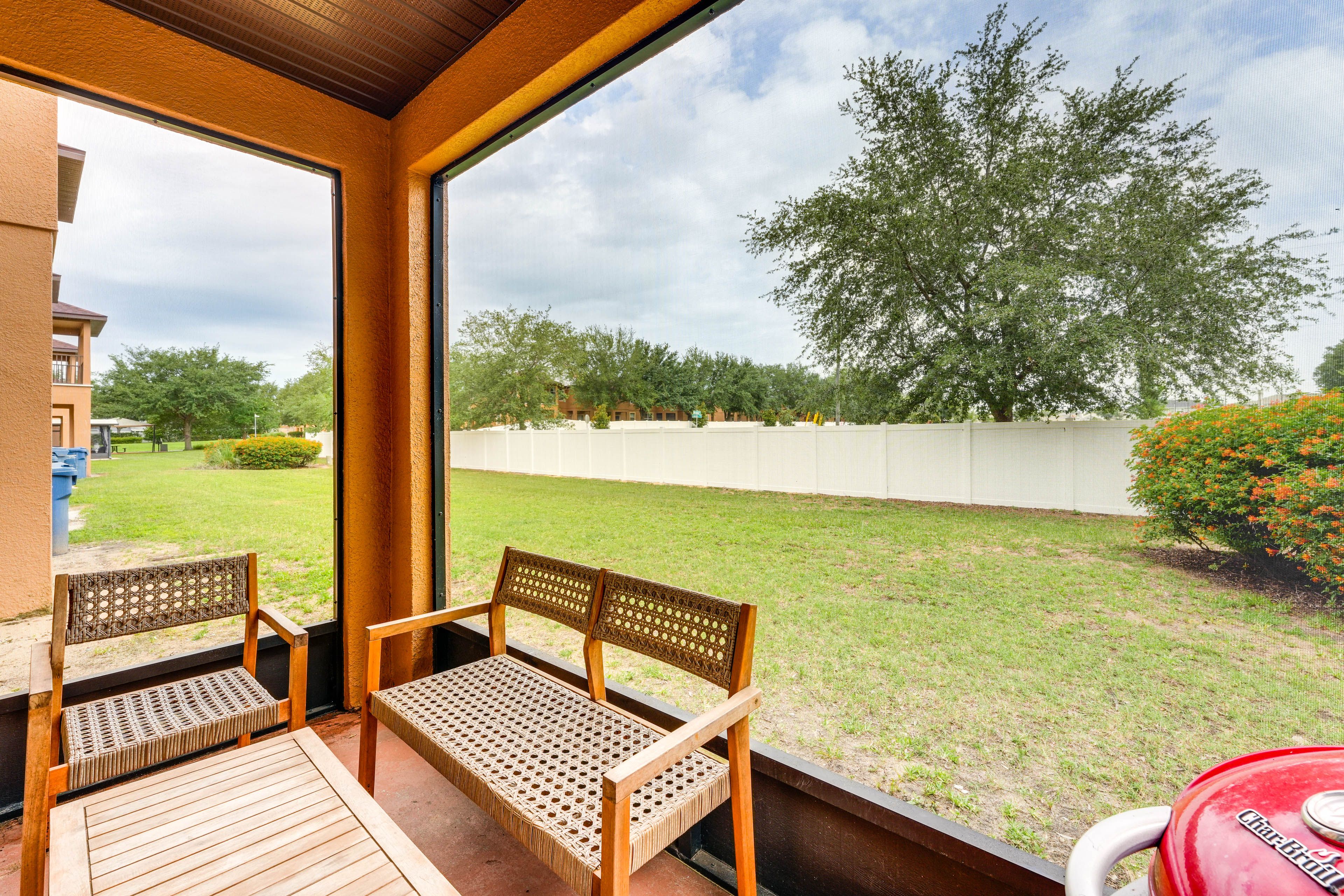 Screened Patio | Dining Area | Electric Grill