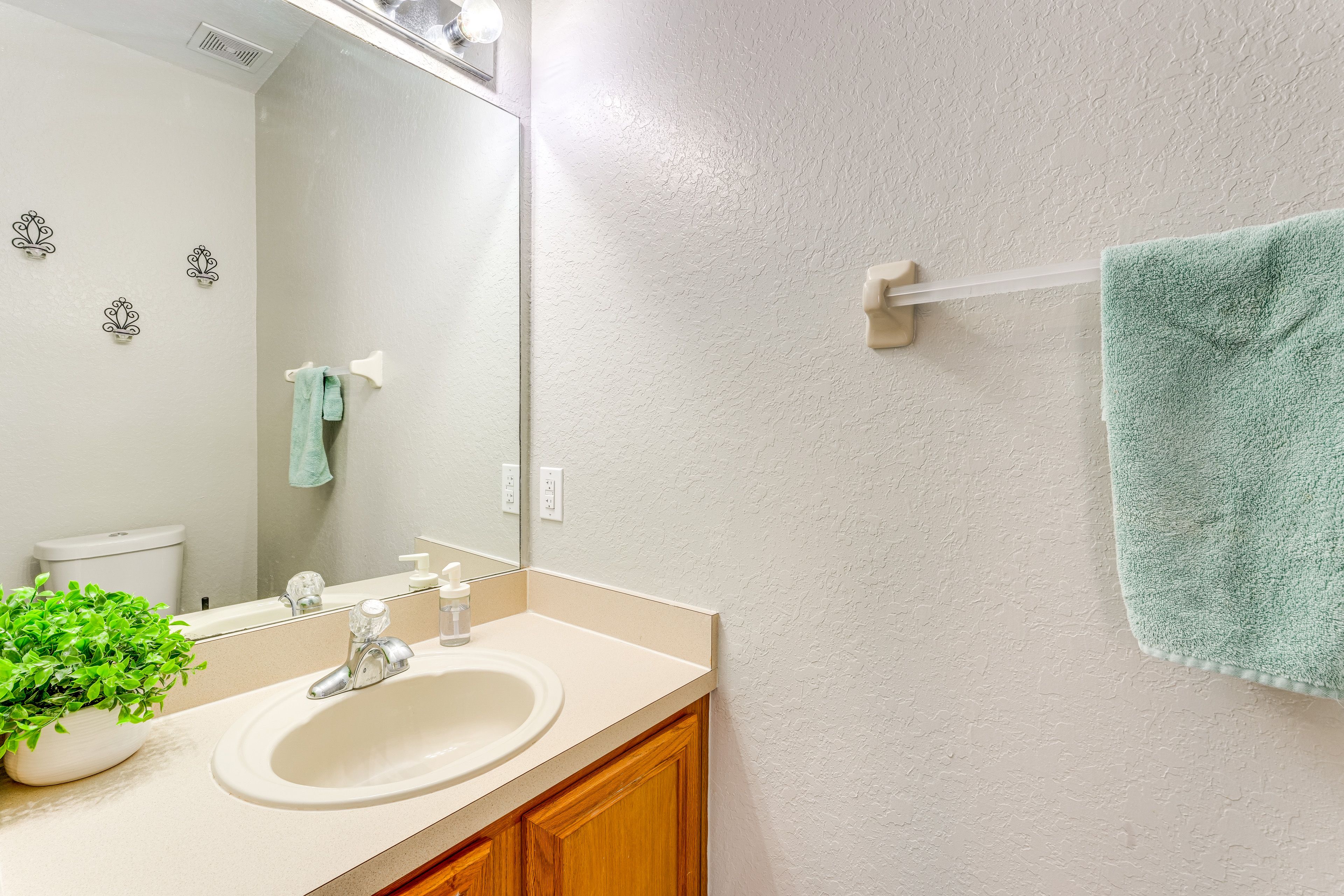 Half Bathroom | 1st Floor