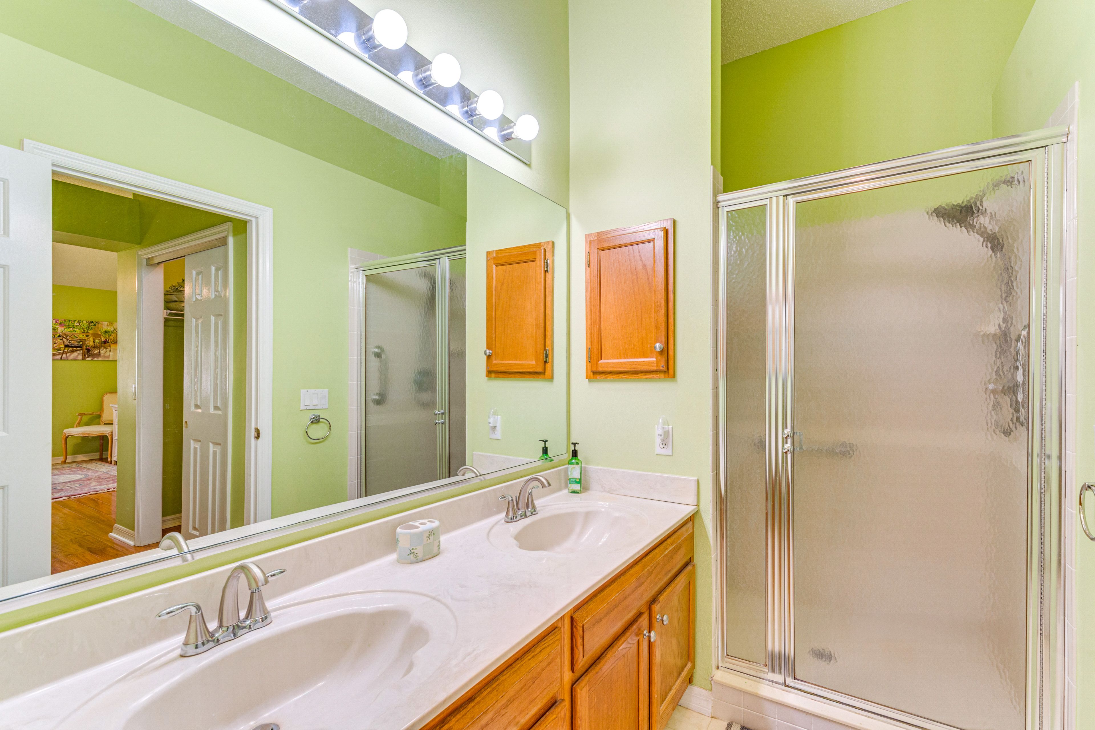 En-Suite Bathroom | Towels Provided