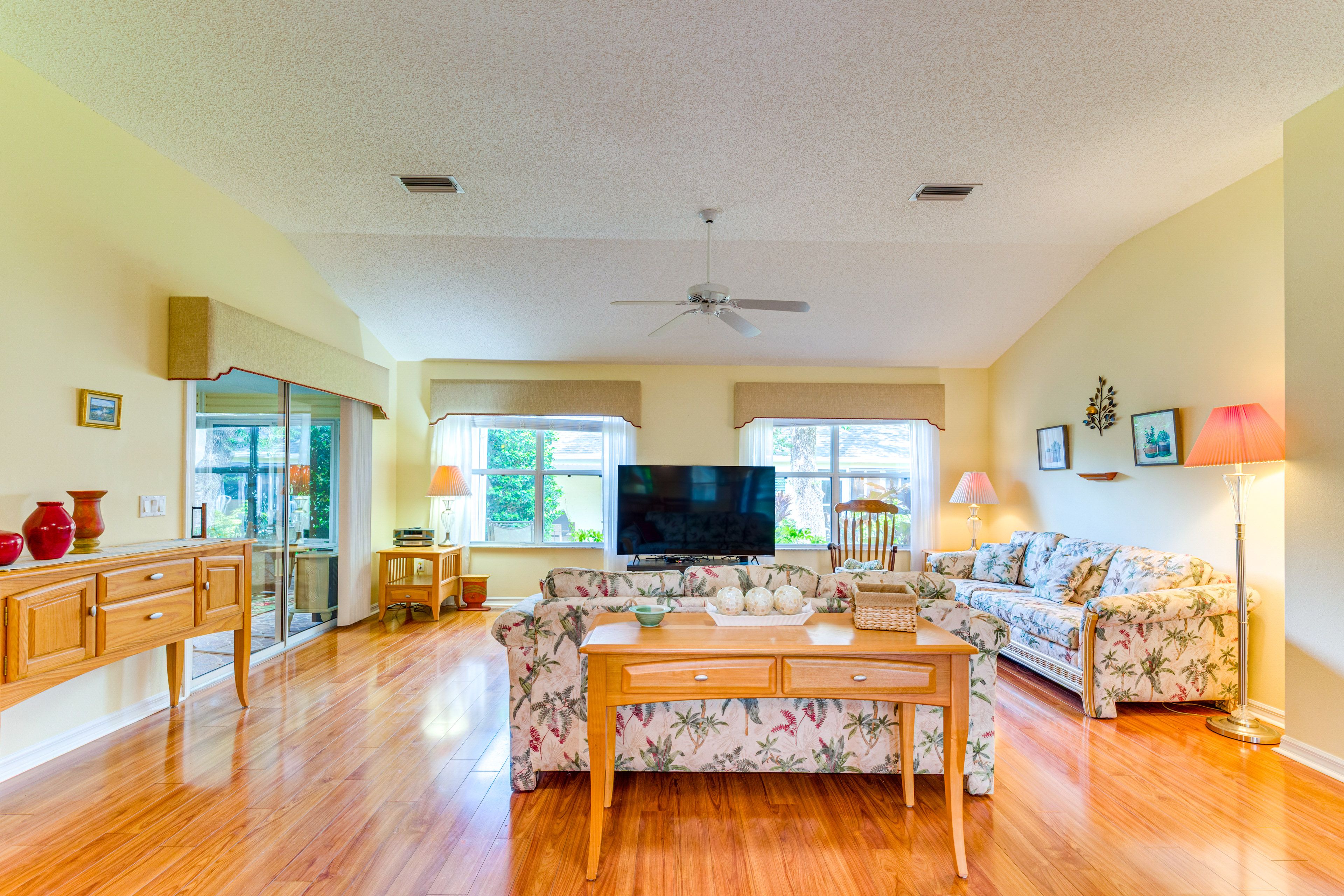 Living Room | Flat-Screen TV