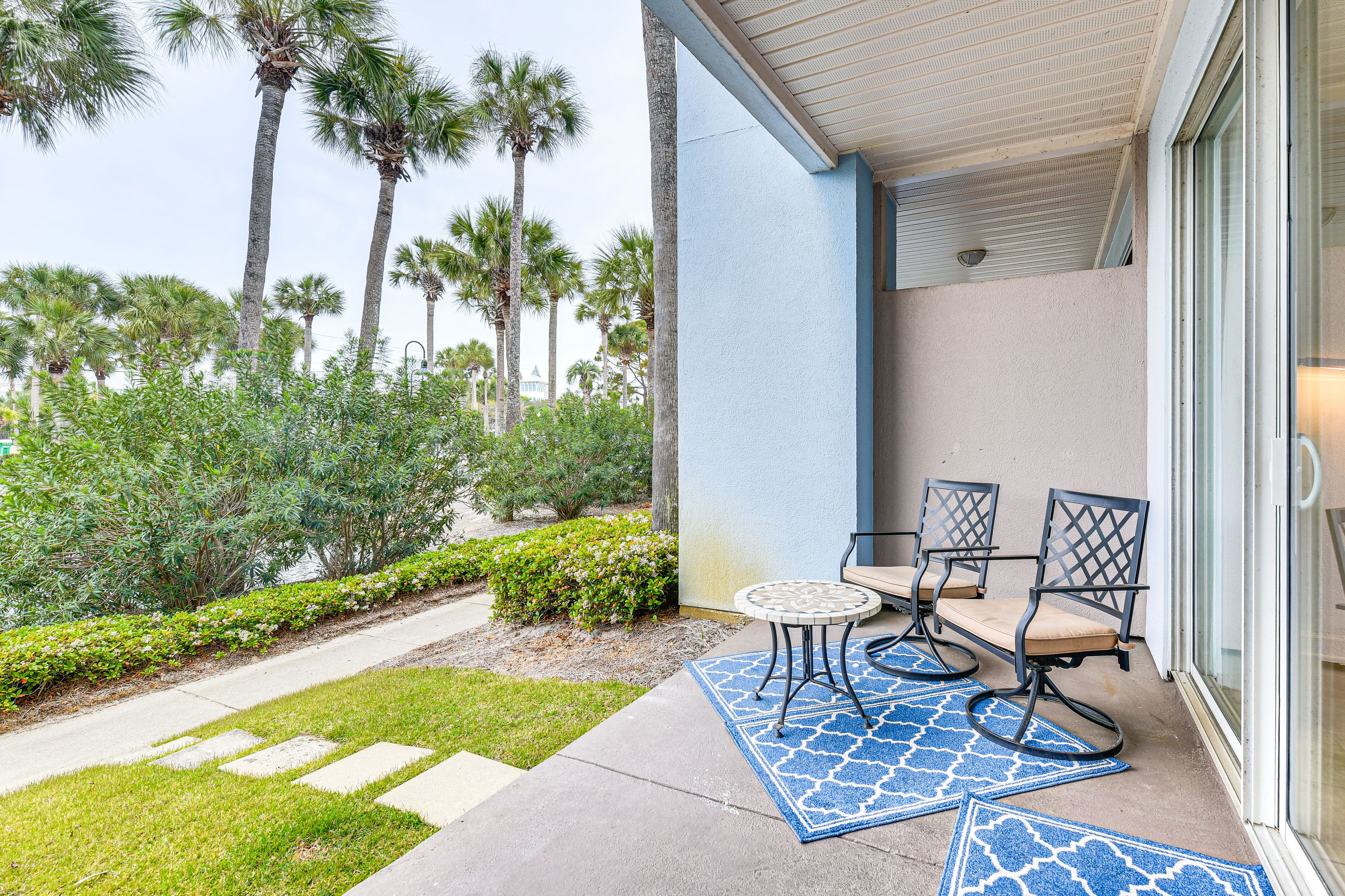 Private Patio w/ Seating
