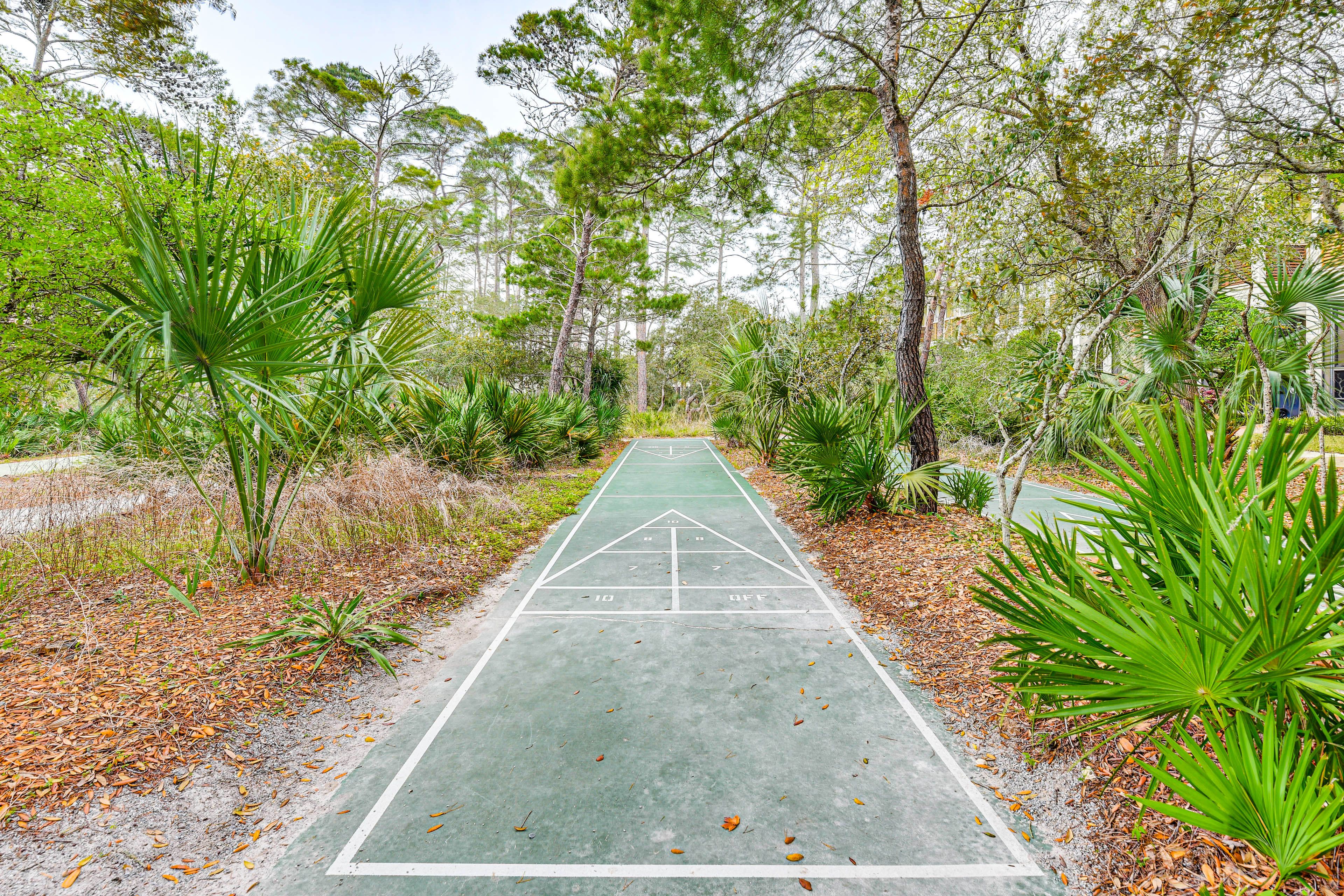 Community Shuffleboard & Tennis Courts | Cornhole