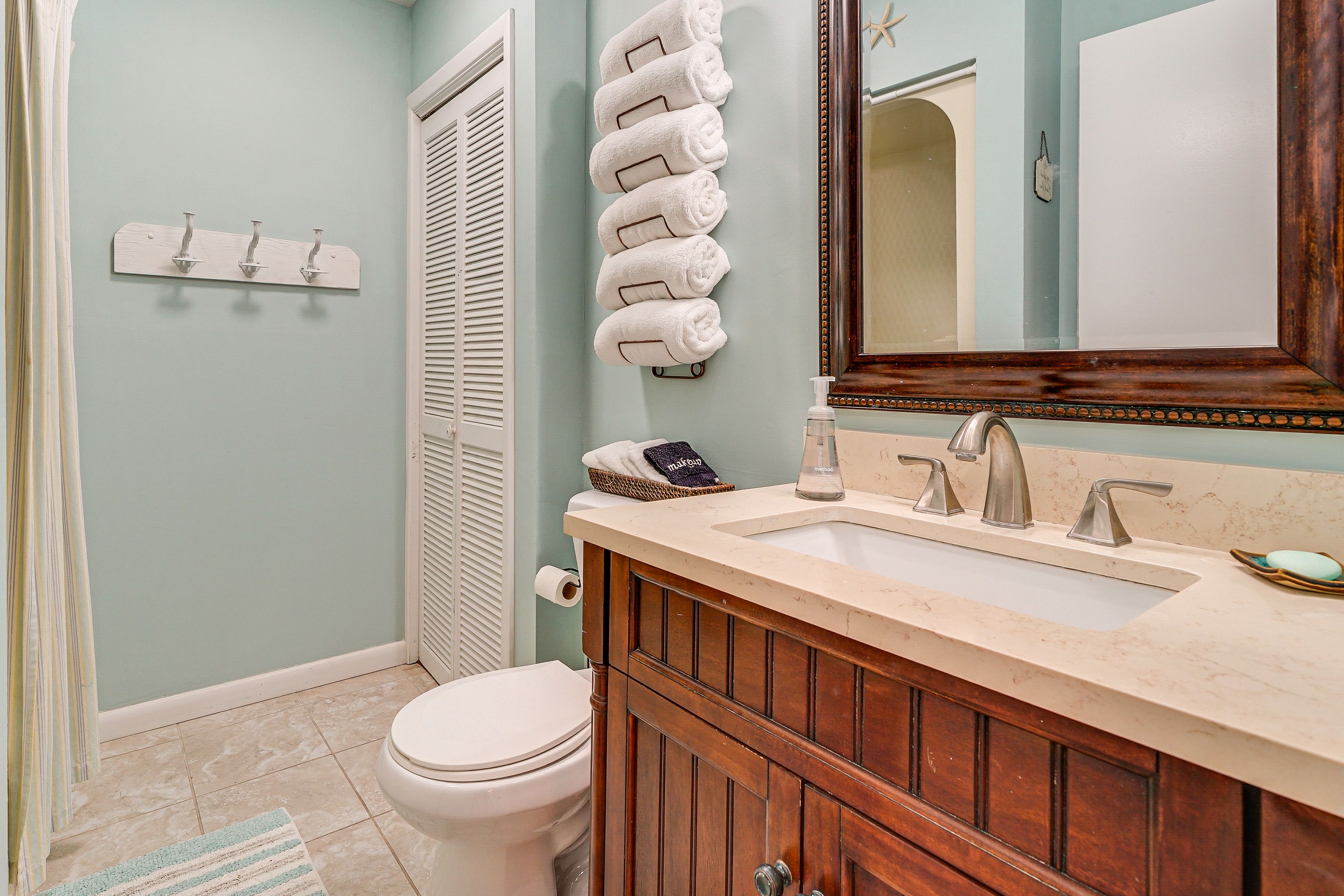 Full Bathroom | Linens & Towels | Hair Dryer
