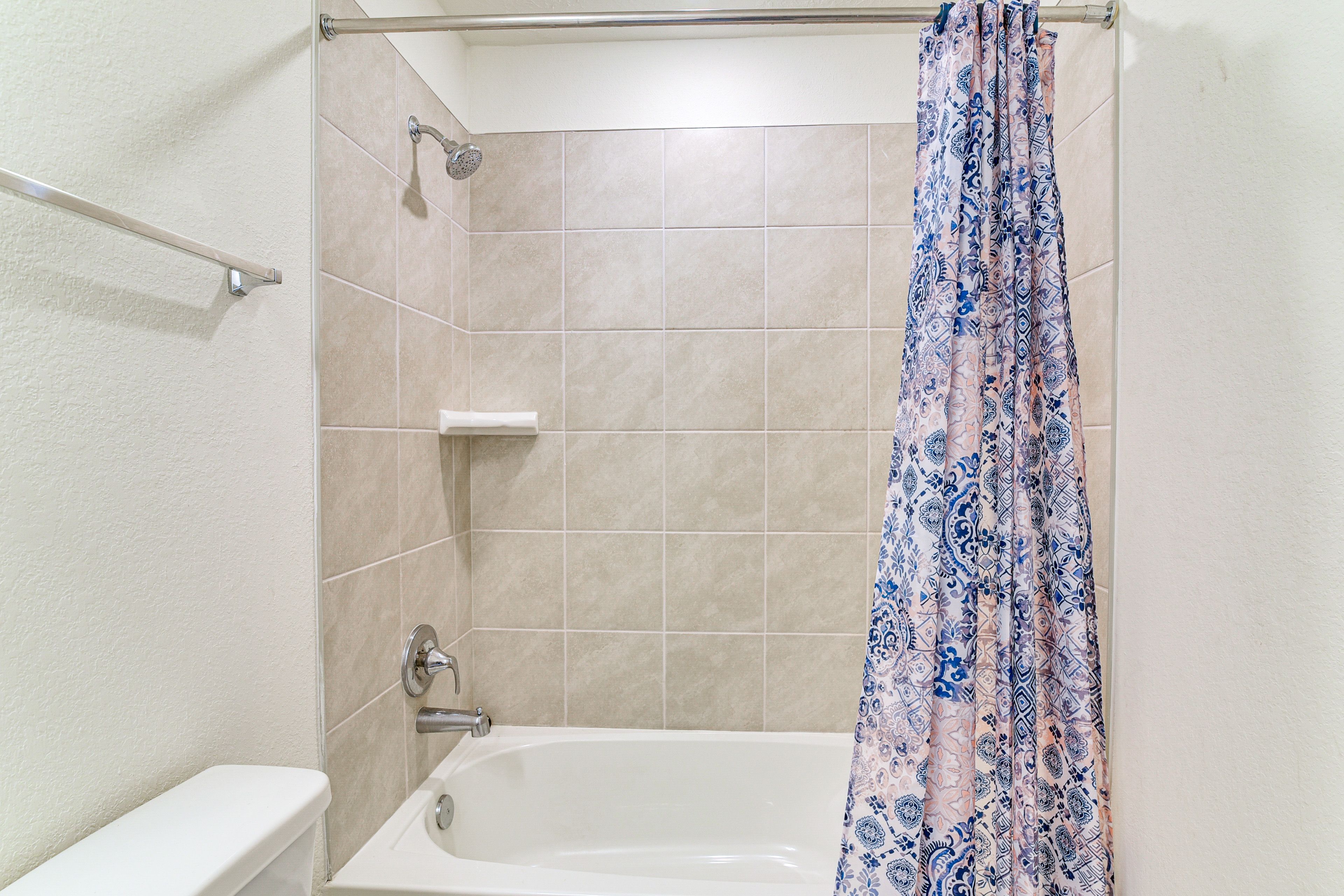 Full Bathroom | 2nd Floor