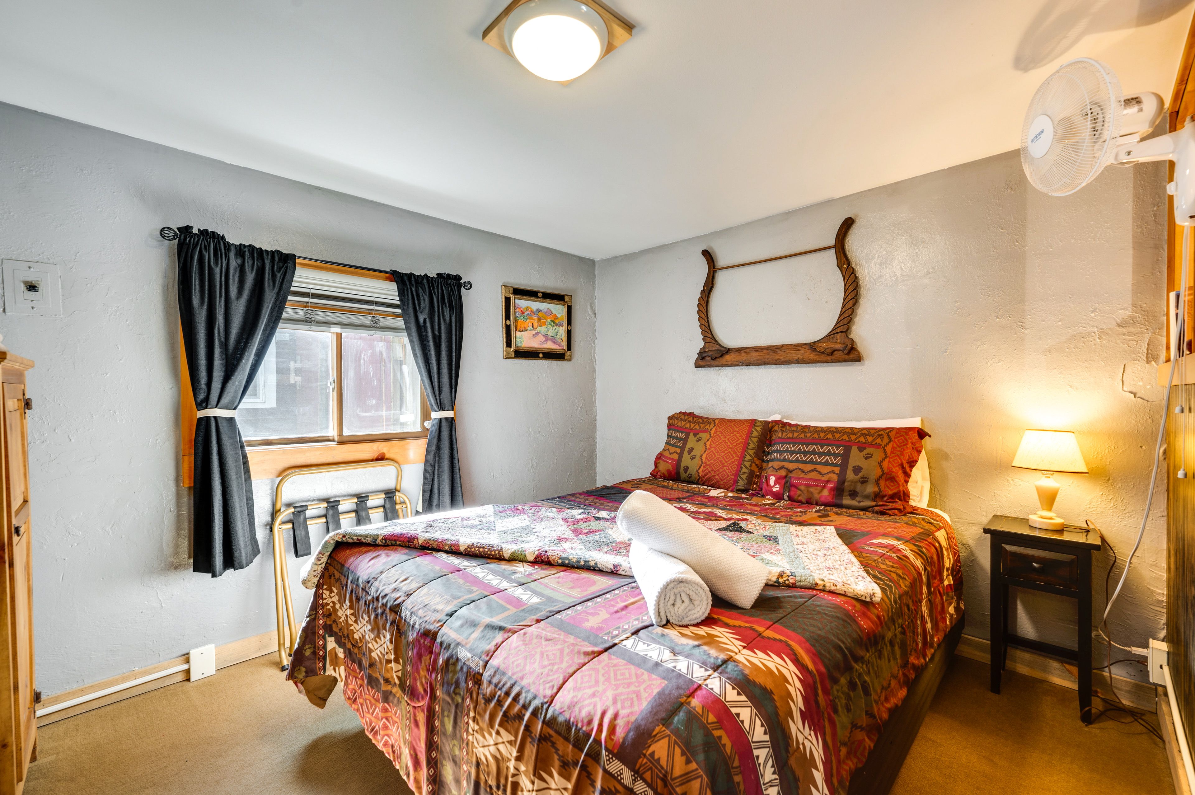 Studio | Queen Bed | Linens Provided