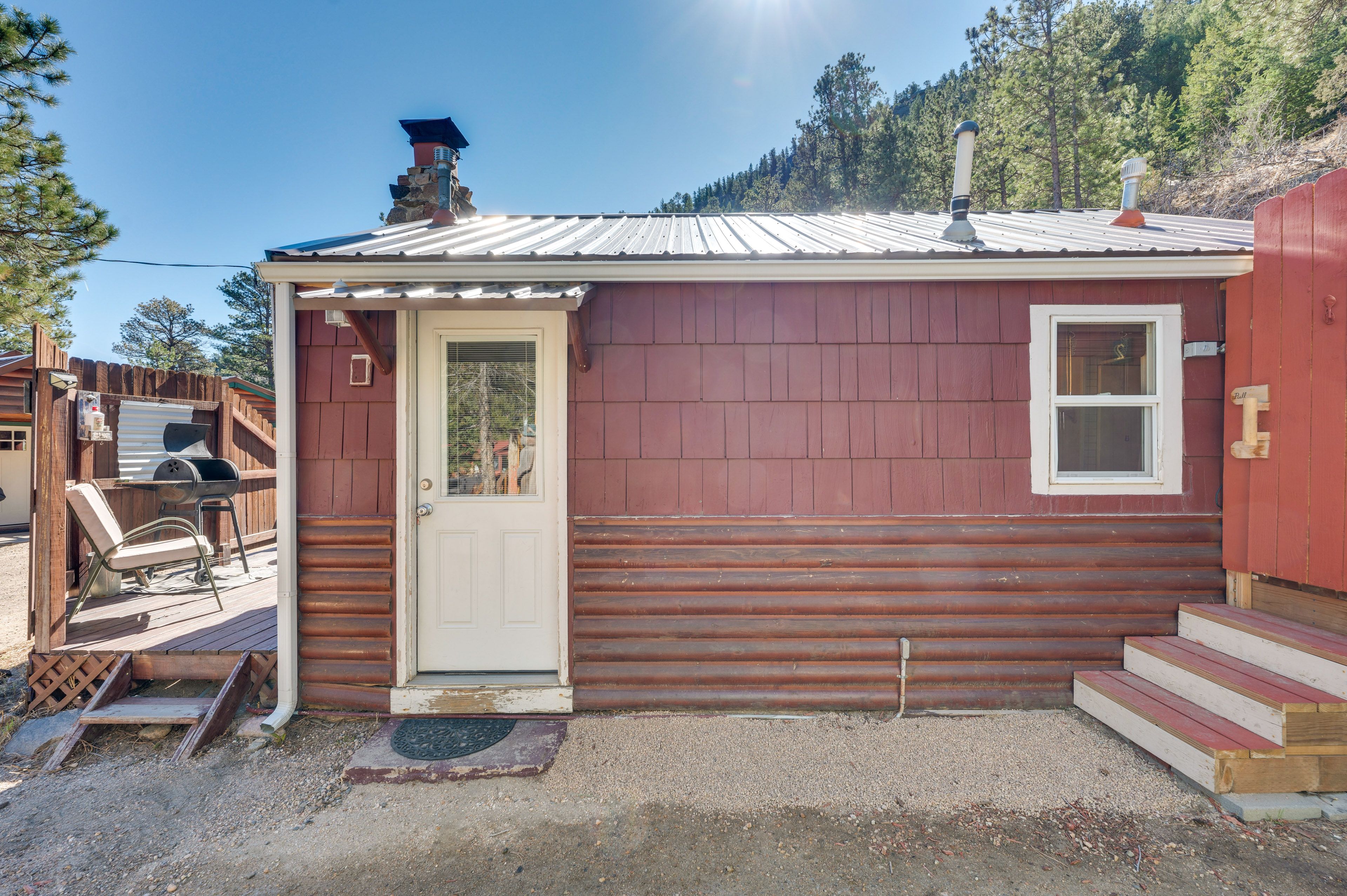 Property Entrance | Single-Story Cabin