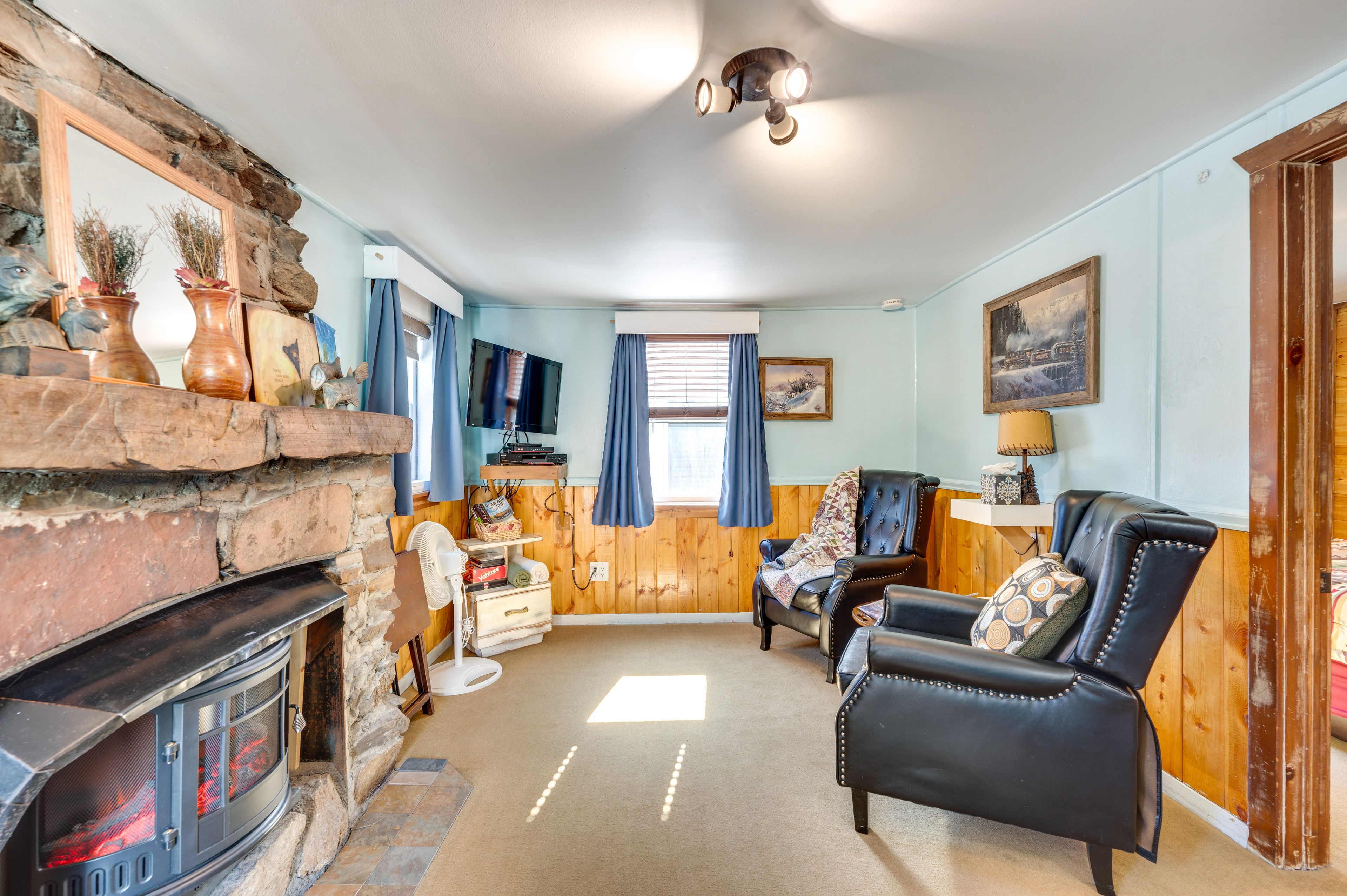 Drake Vacation Rental | 1BR | 1BA | 1 Step to Enter | 350 Sq Ft