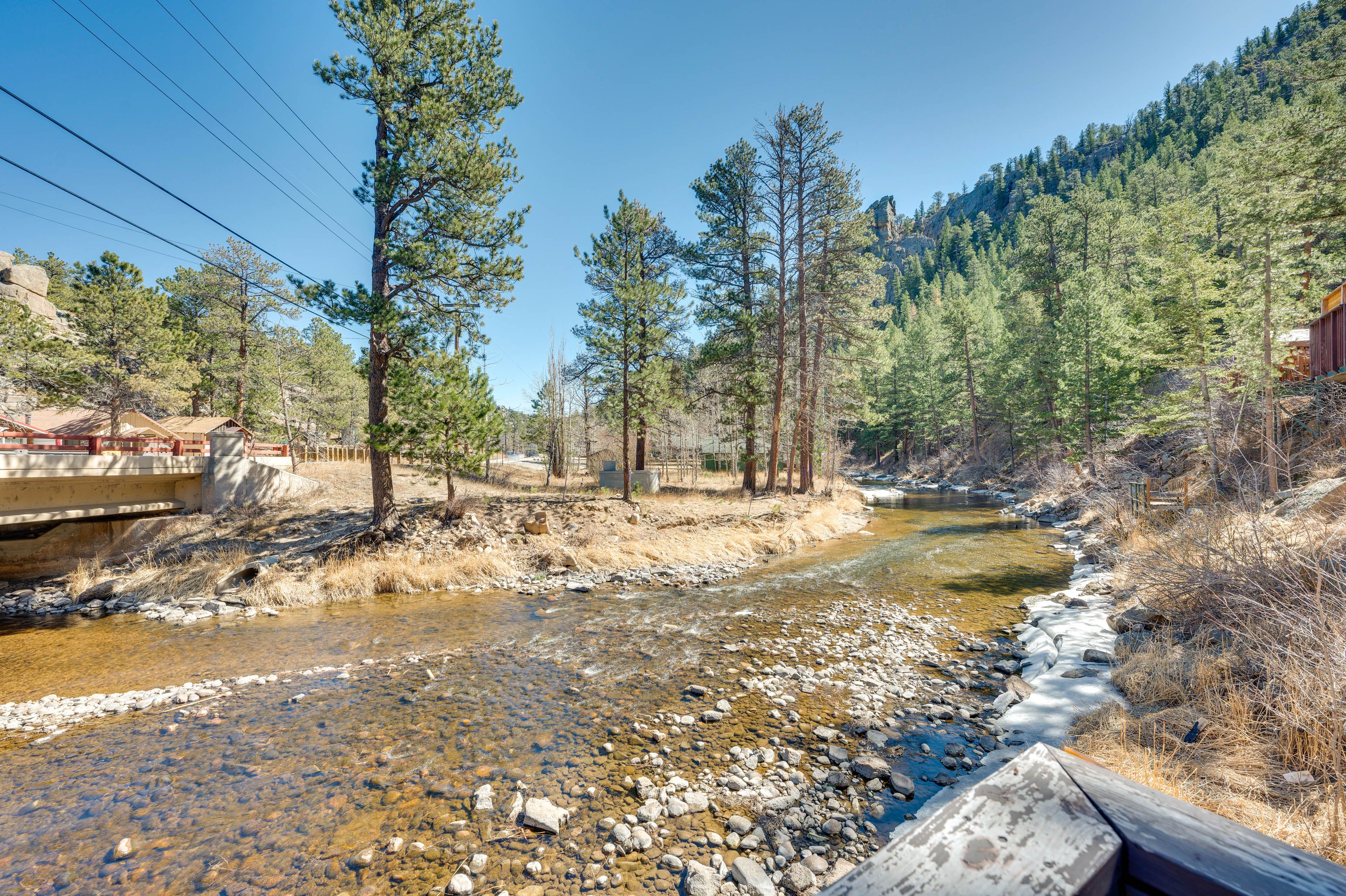Rustic River Cabins | Community Amenities | On-Site River Access & Fishing Area