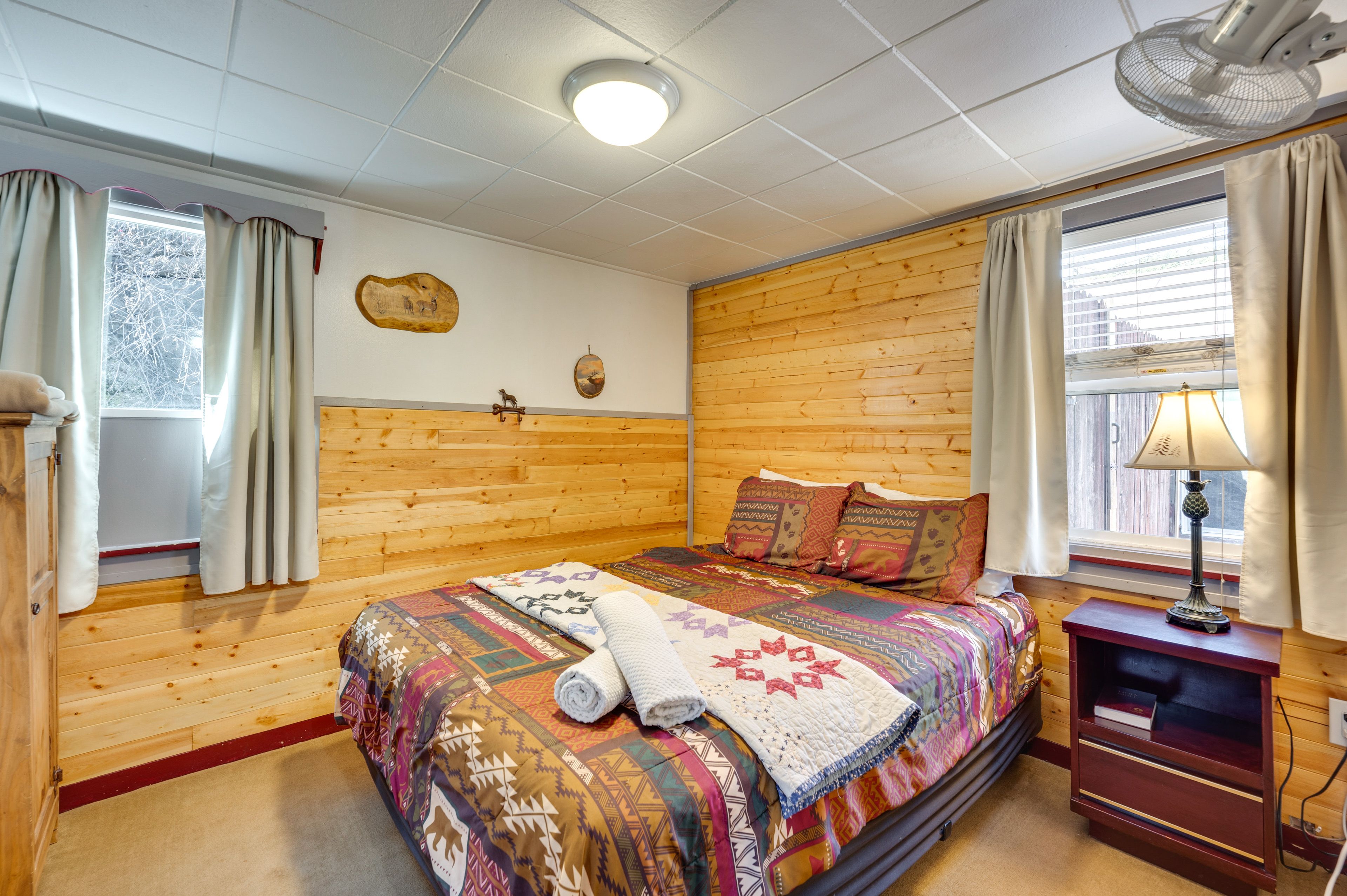 Bedroom | Queen Bed | Linens Provided