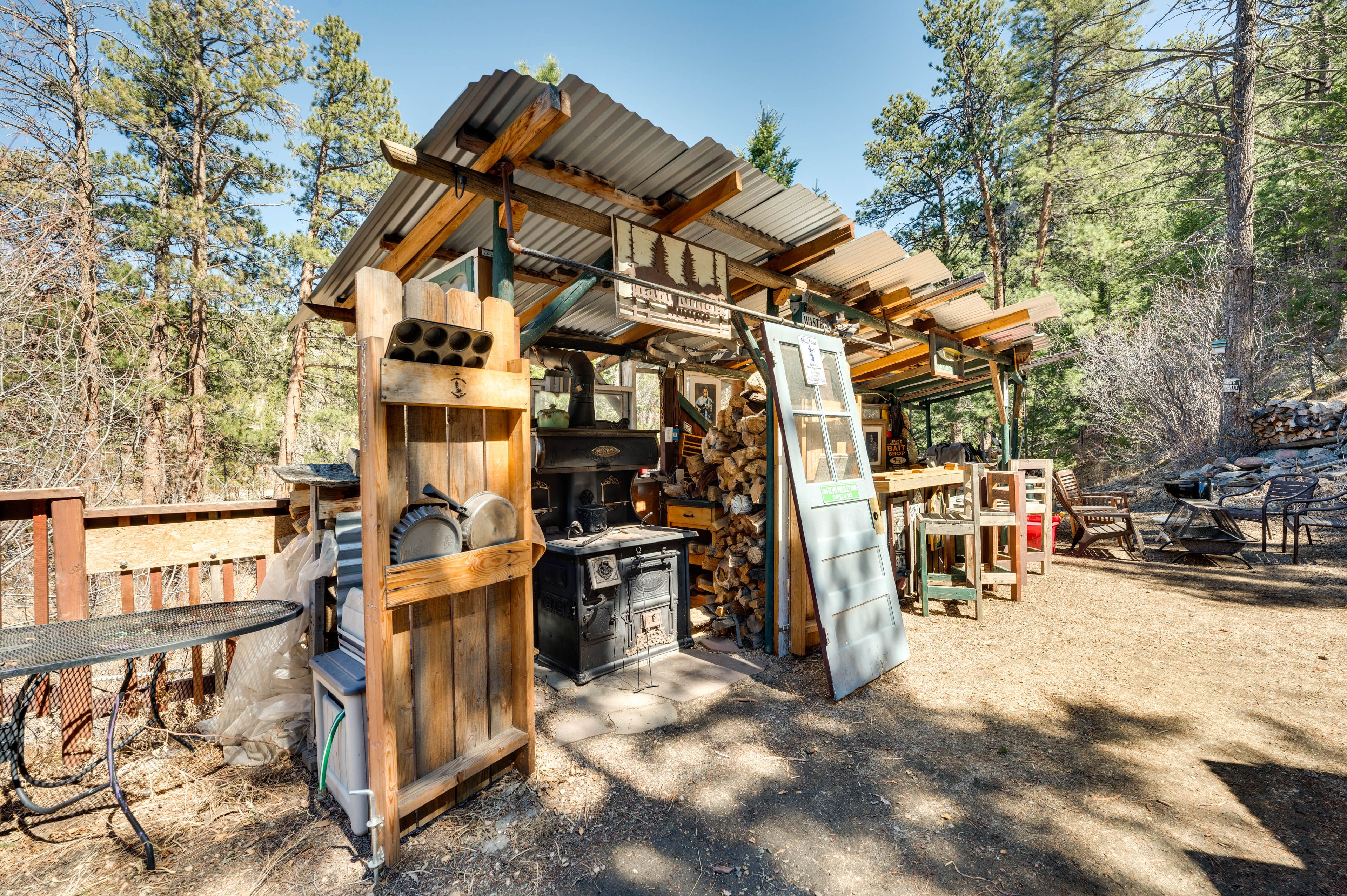 Entertainment Area | Wood-Burning Fire Pit