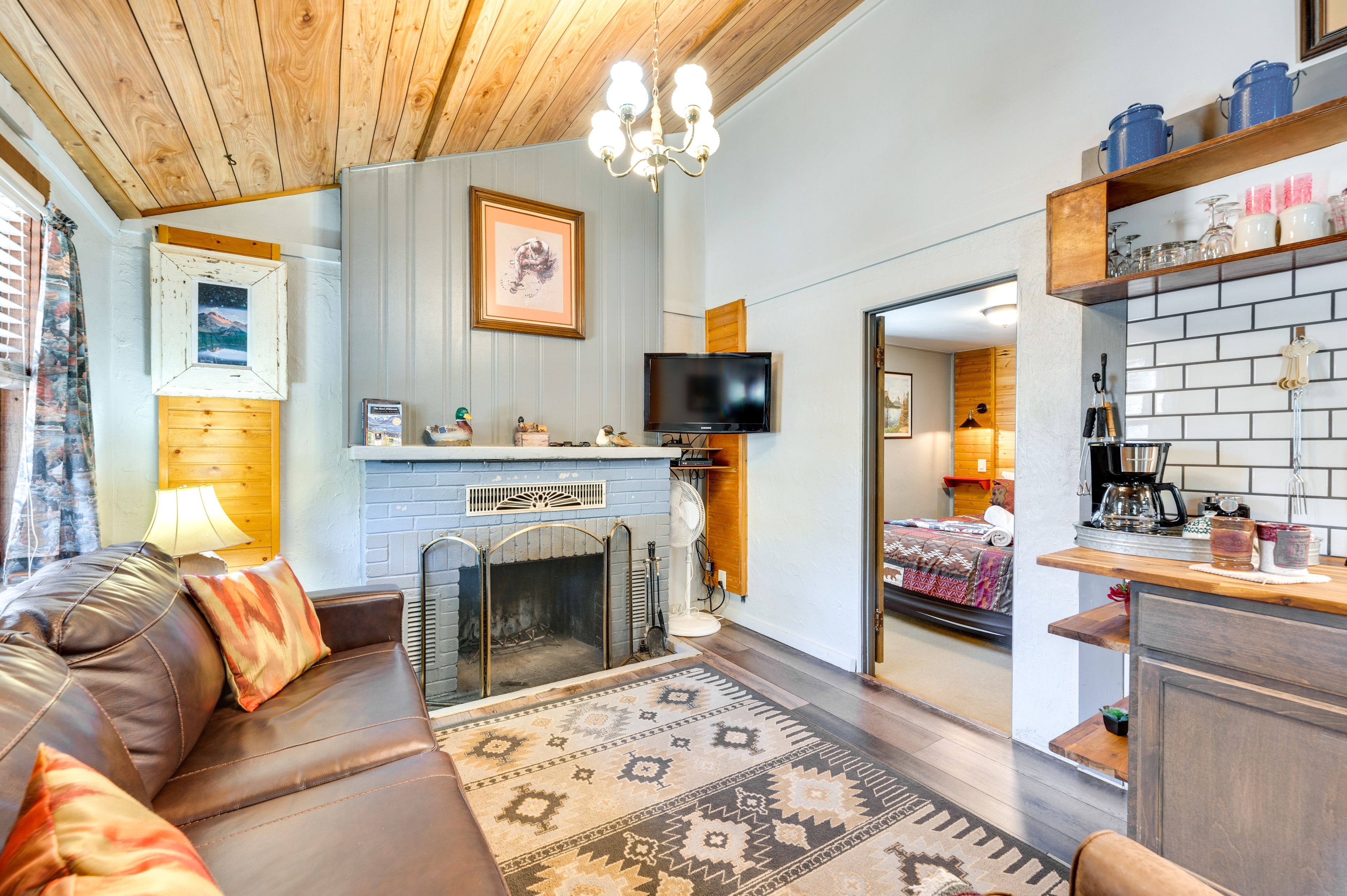Living Room | Queen Sleeper Sofa | Cable | Wood-Burning Fireplace