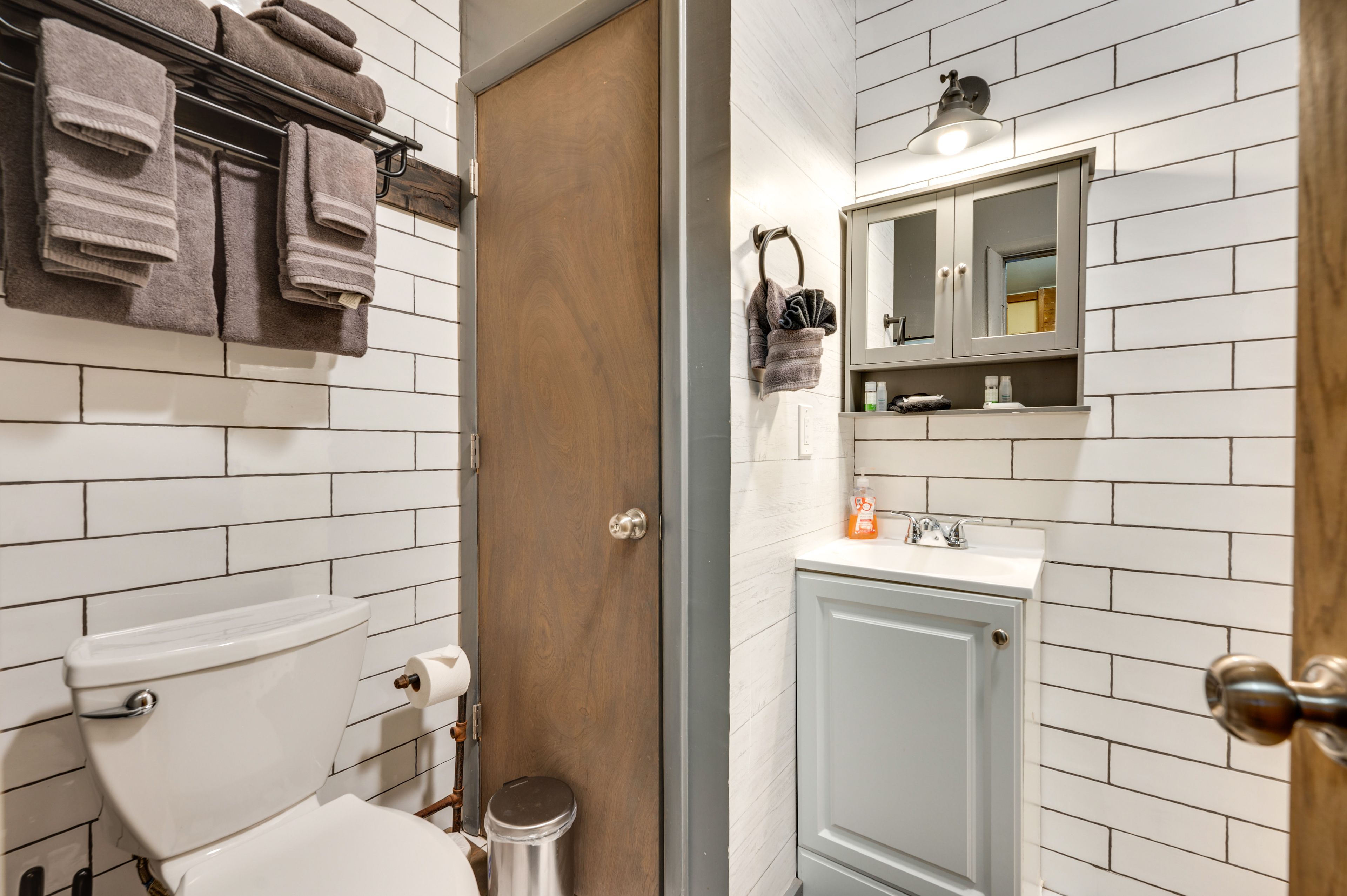 Jack-and-Jill Bathroom | Towels Provided | Complimentary Toiletries