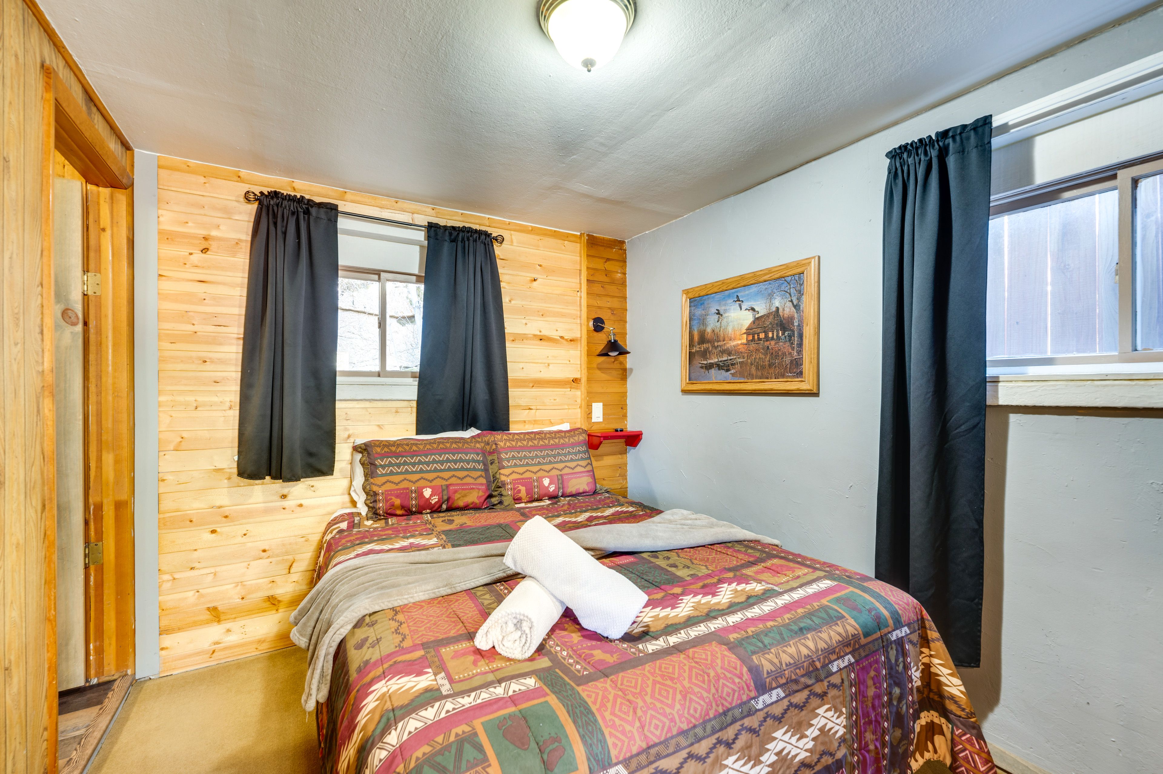 Bedroom 2 | Queen Bed