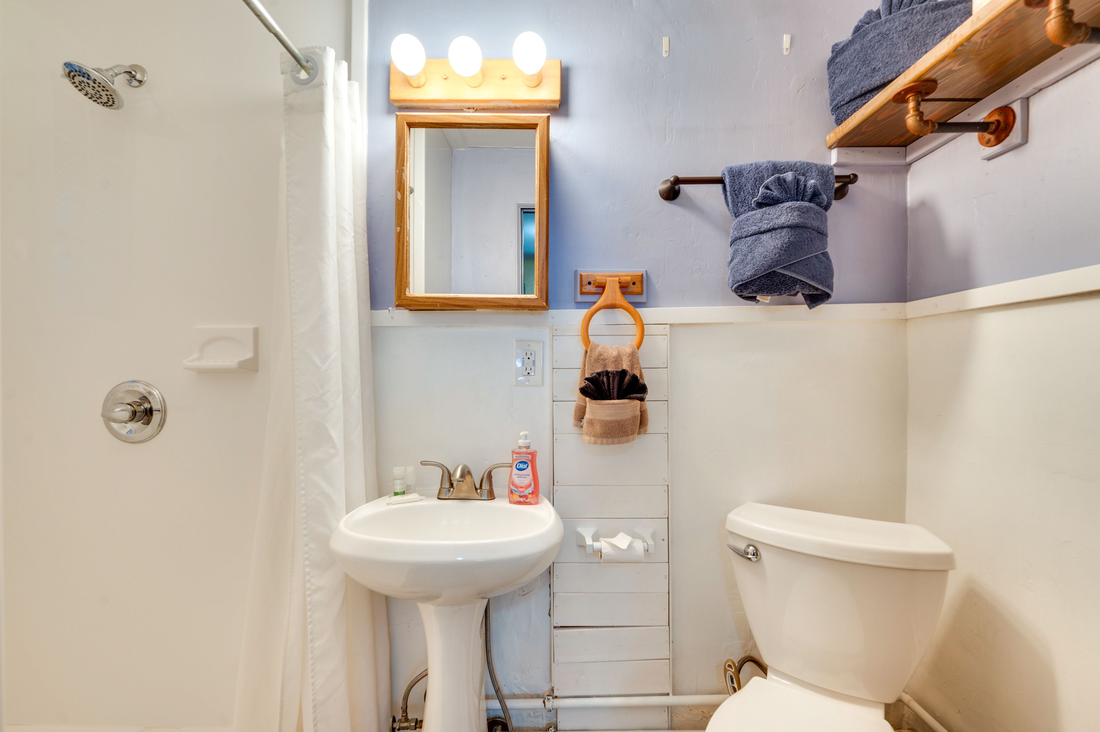 En-Suite Bathroom | Complimentary Toiletries