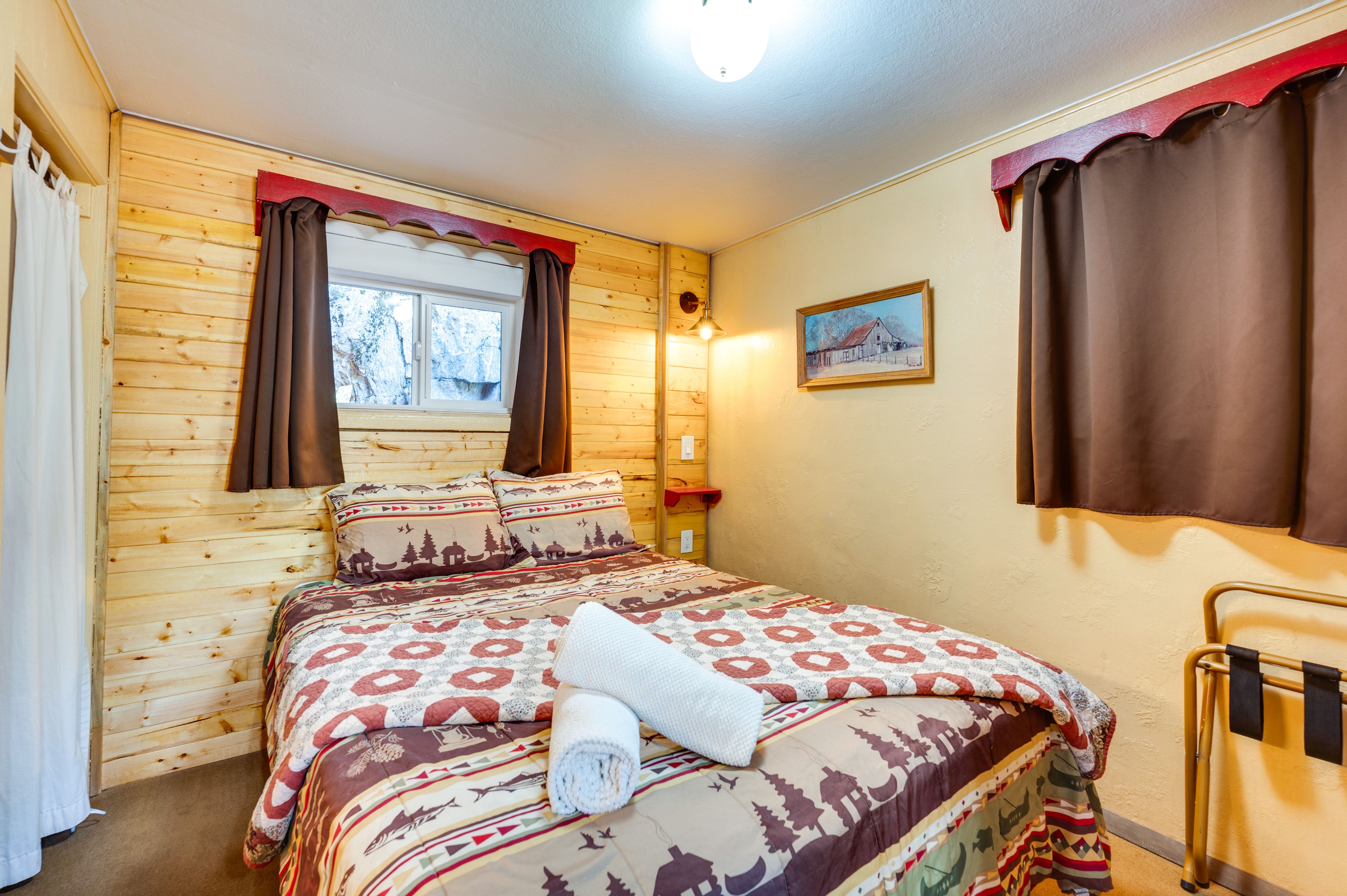 Bedroom 1 | Queen Bed | Linens Provided