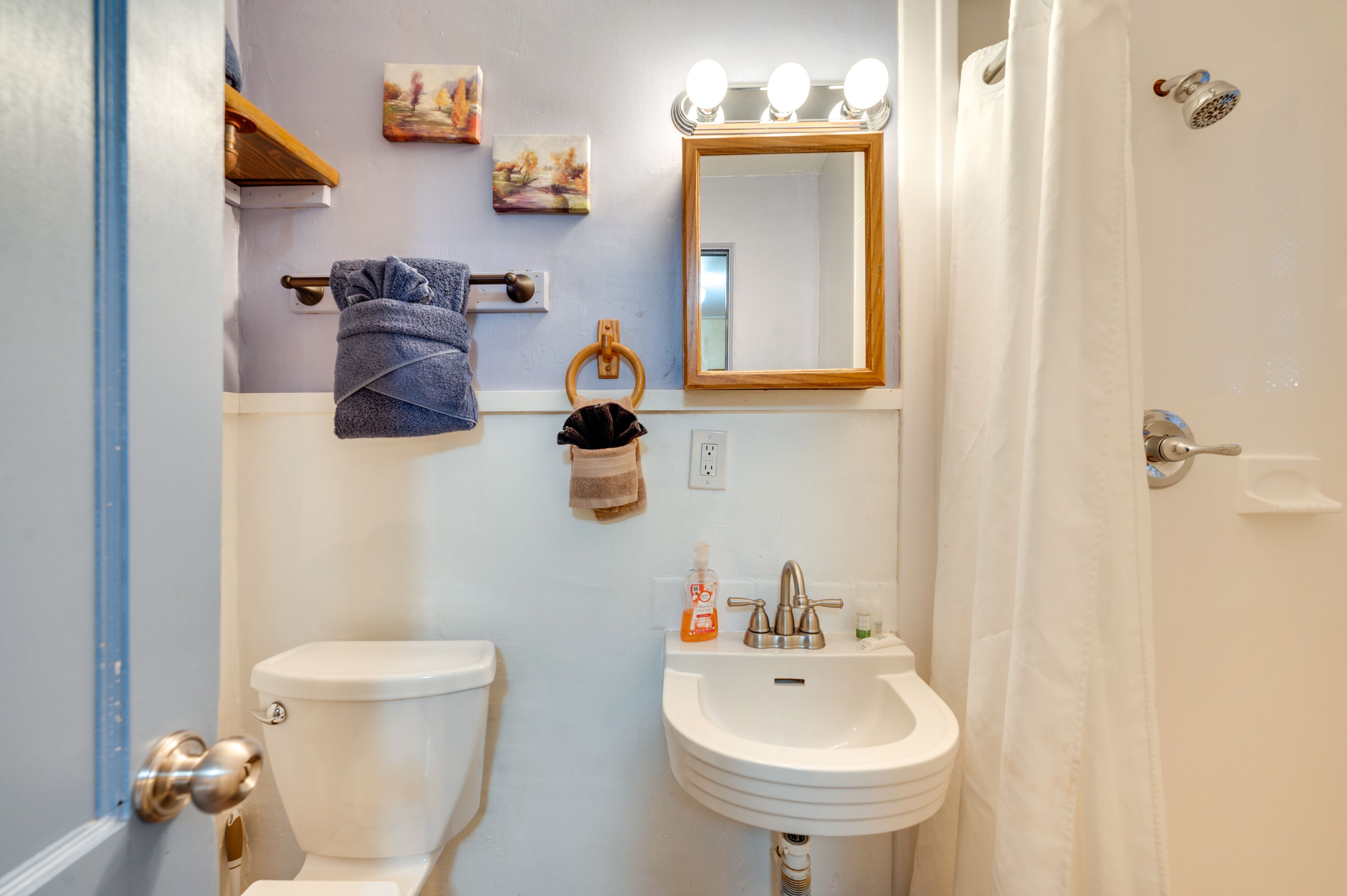 En-Suite Bathroom | Towels Provided