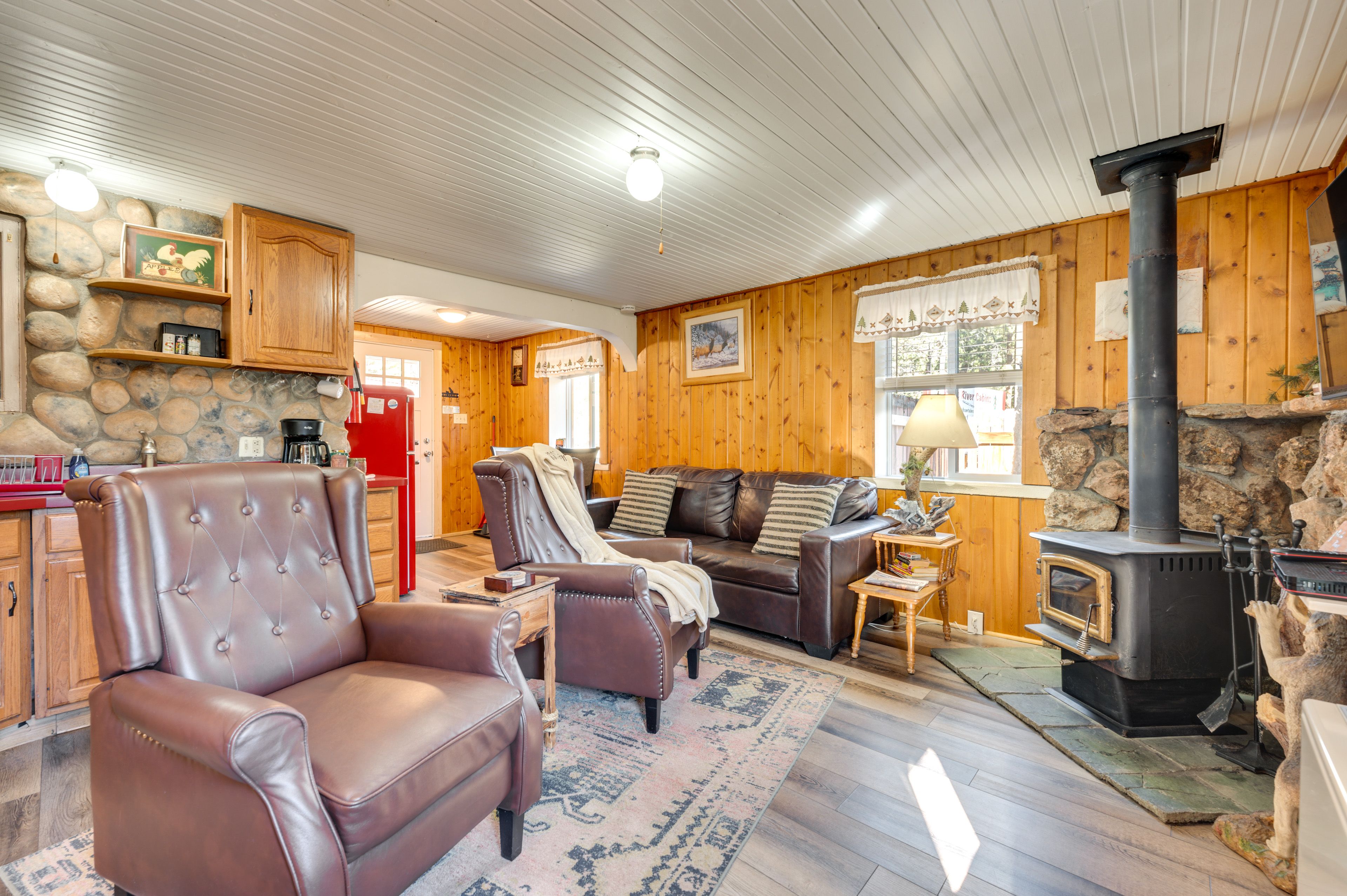 Living Room | Smart TV | Free WiFi | Wood-Burning Stove