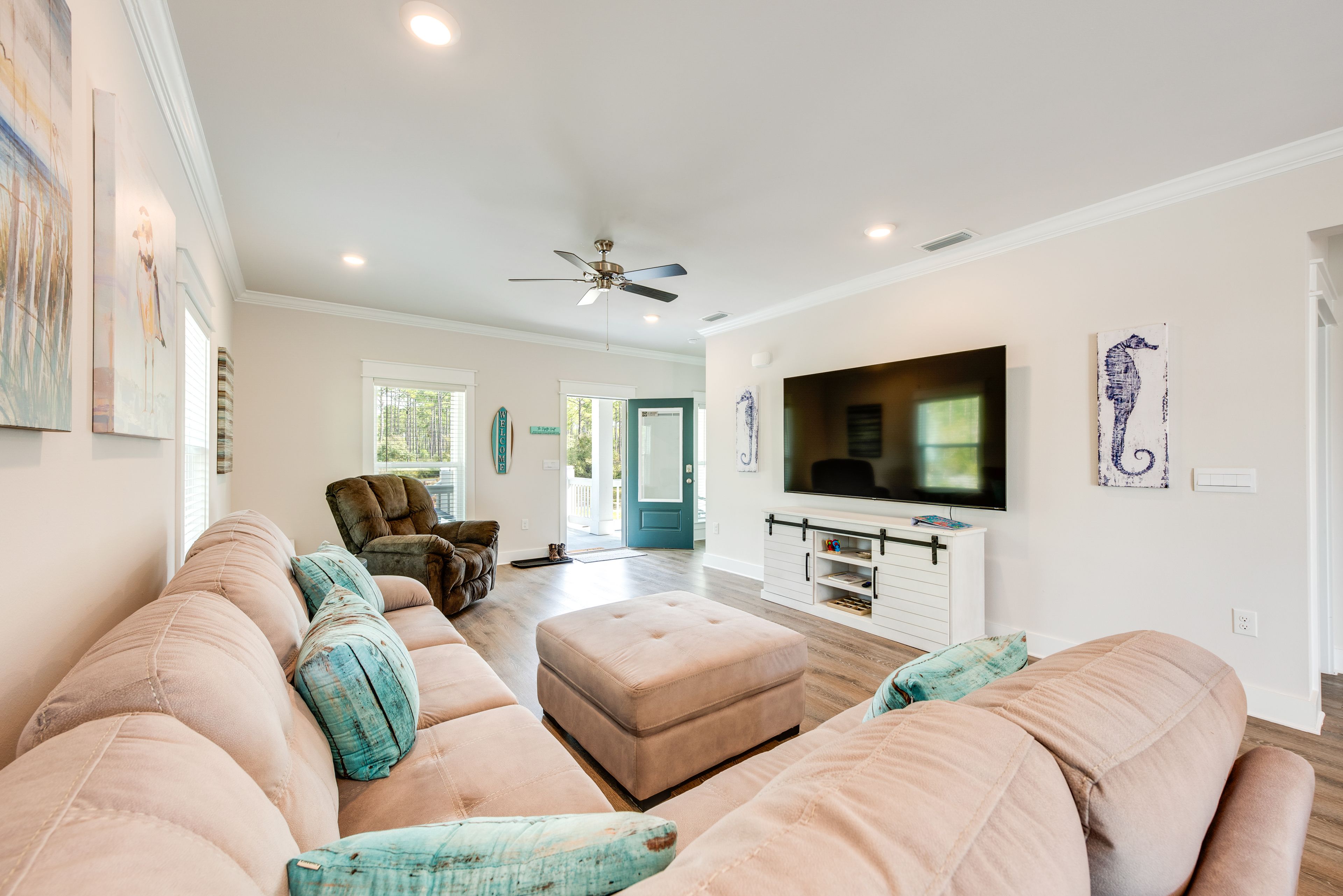 Living Room | Free WiFi | Central A/C & Heat | Smart TV | 1st Floor