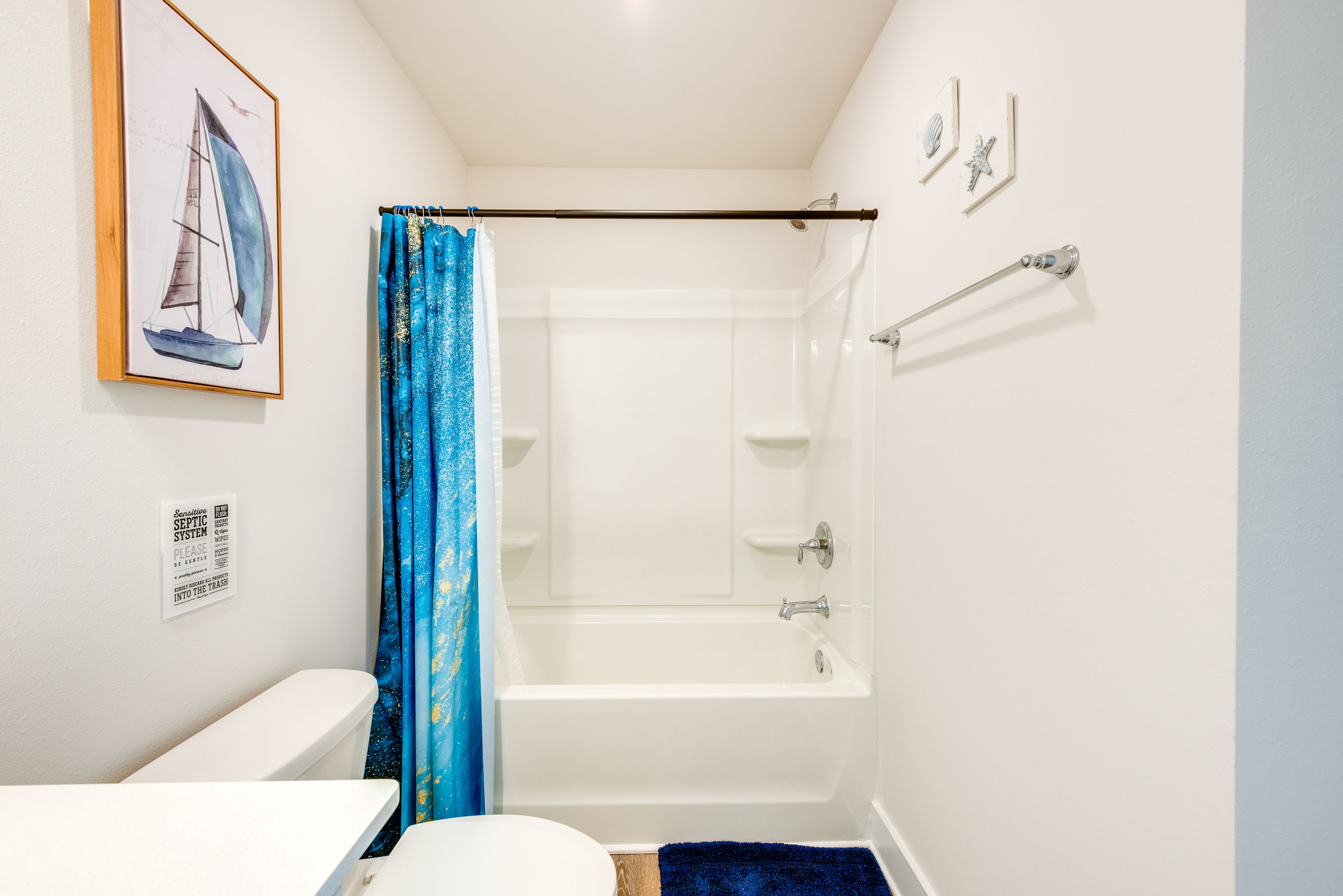 Full Bathroom | 2nd Floor